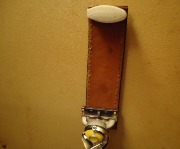 Razor Blade Cleaner and Honing Strop
