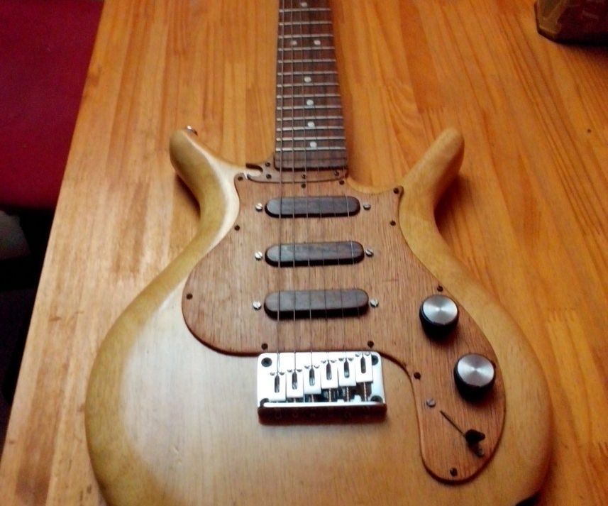 Electric Guitar With Chopping Board 