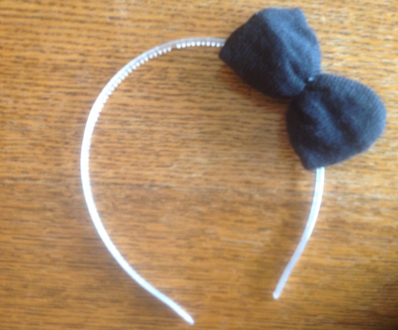 How to Make a Headband With a Bow 