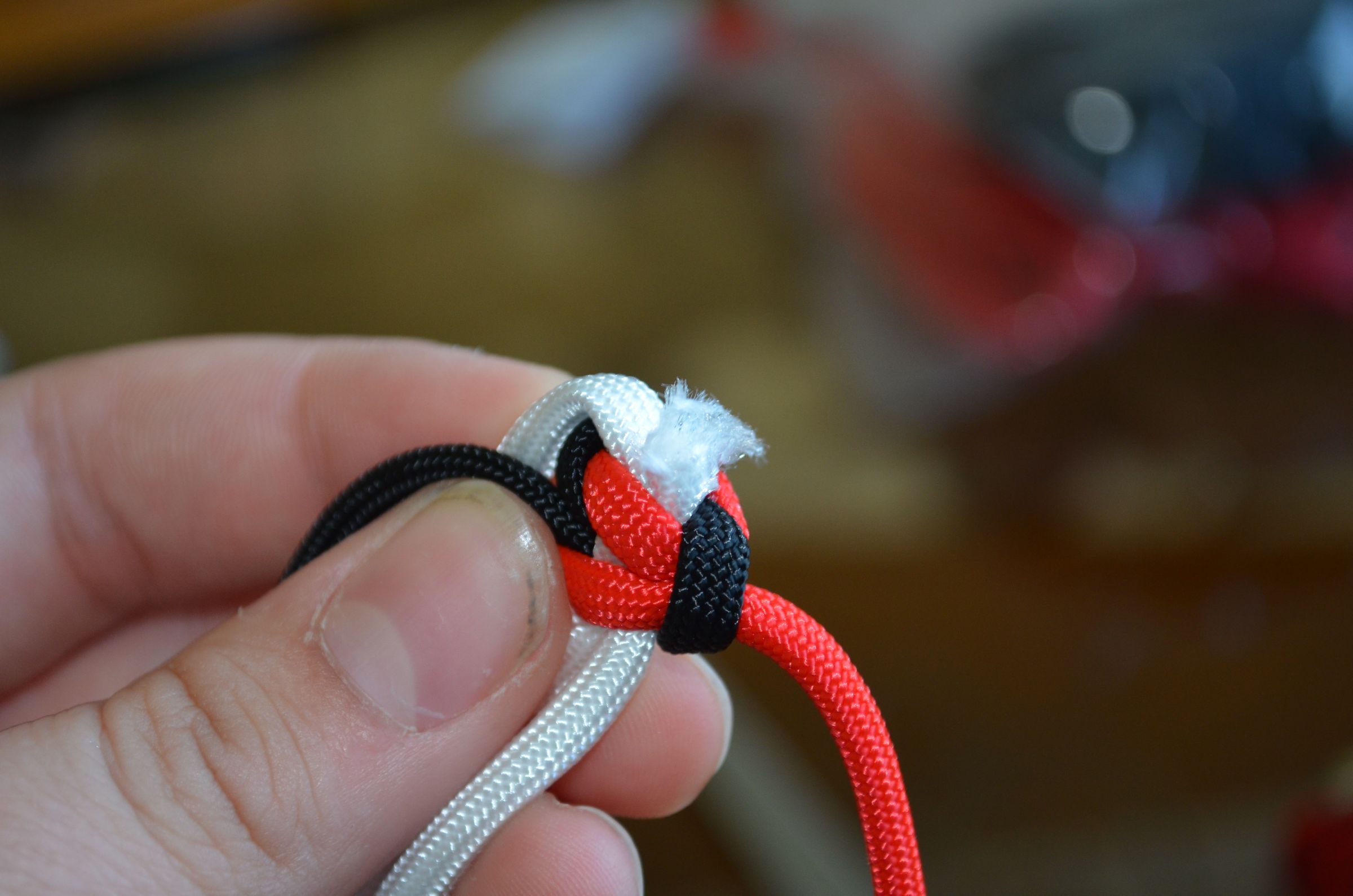 HowTo Adjustable Paracord Bracelet 10 Steps (with Pictures