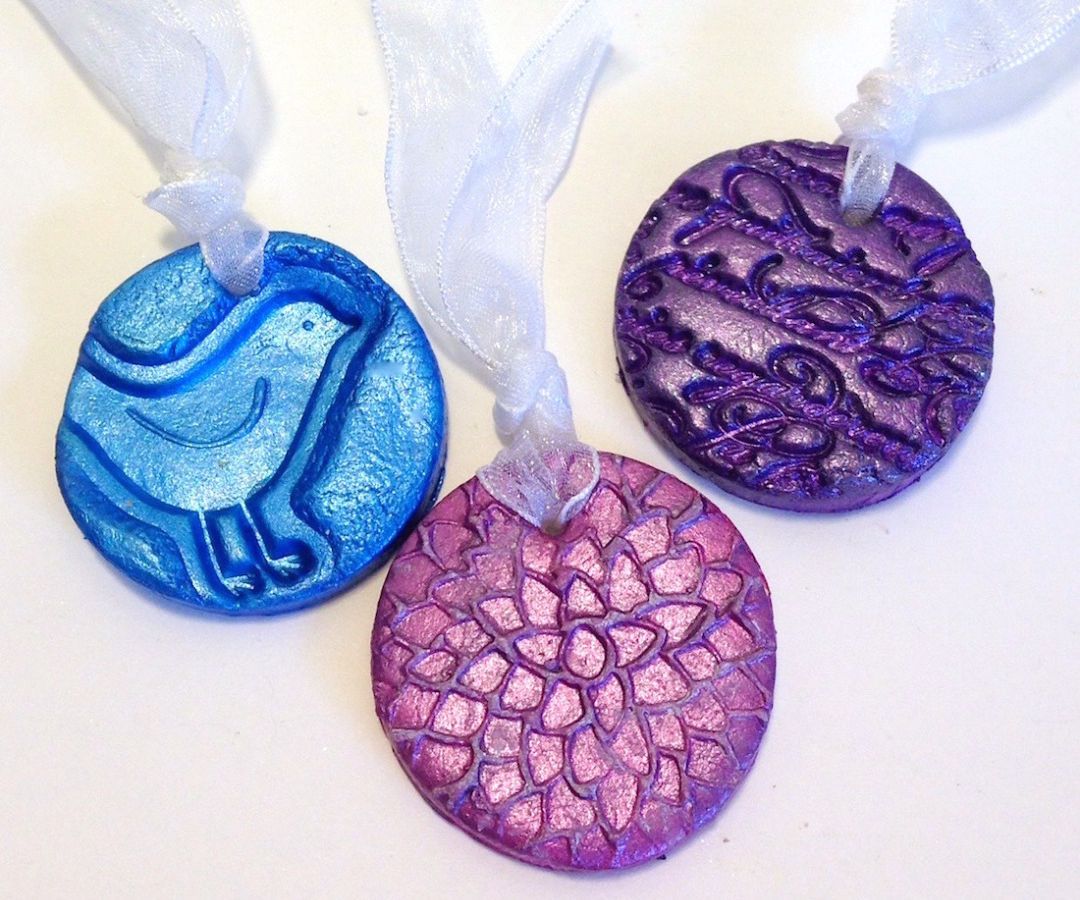 D.I.Y. Wedding Favor Medallions by Lisa Fulmer for ACTÍVA Products