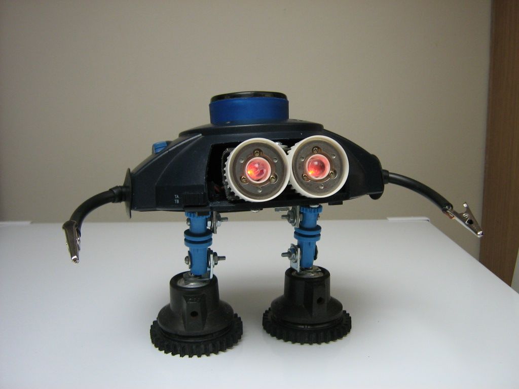 (BLUE) "Batteries Not Included" Style Junkbot