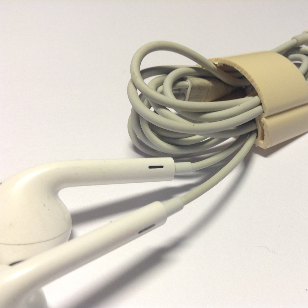 How to Wrap Headphones So They Don’t Tangle