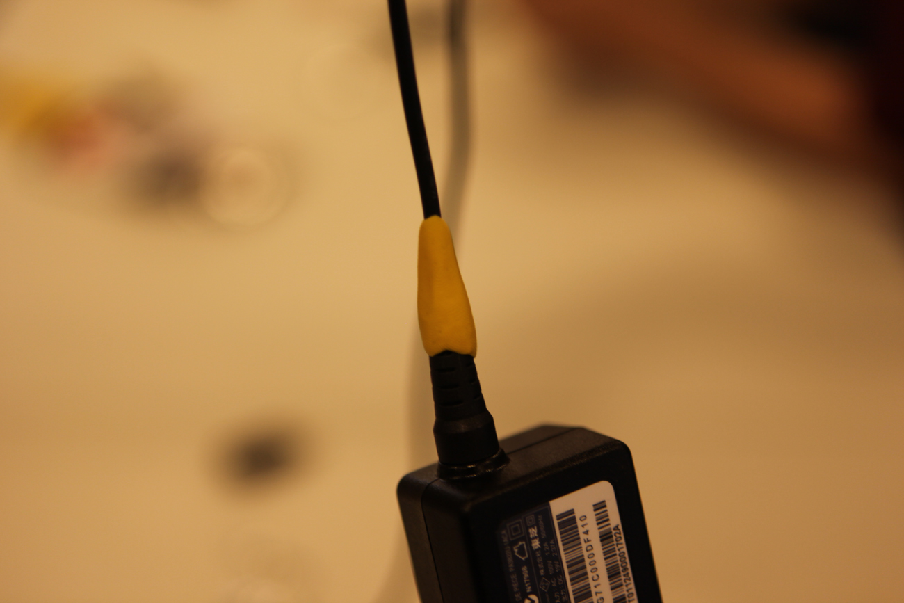Reinforcing cables with Sugru