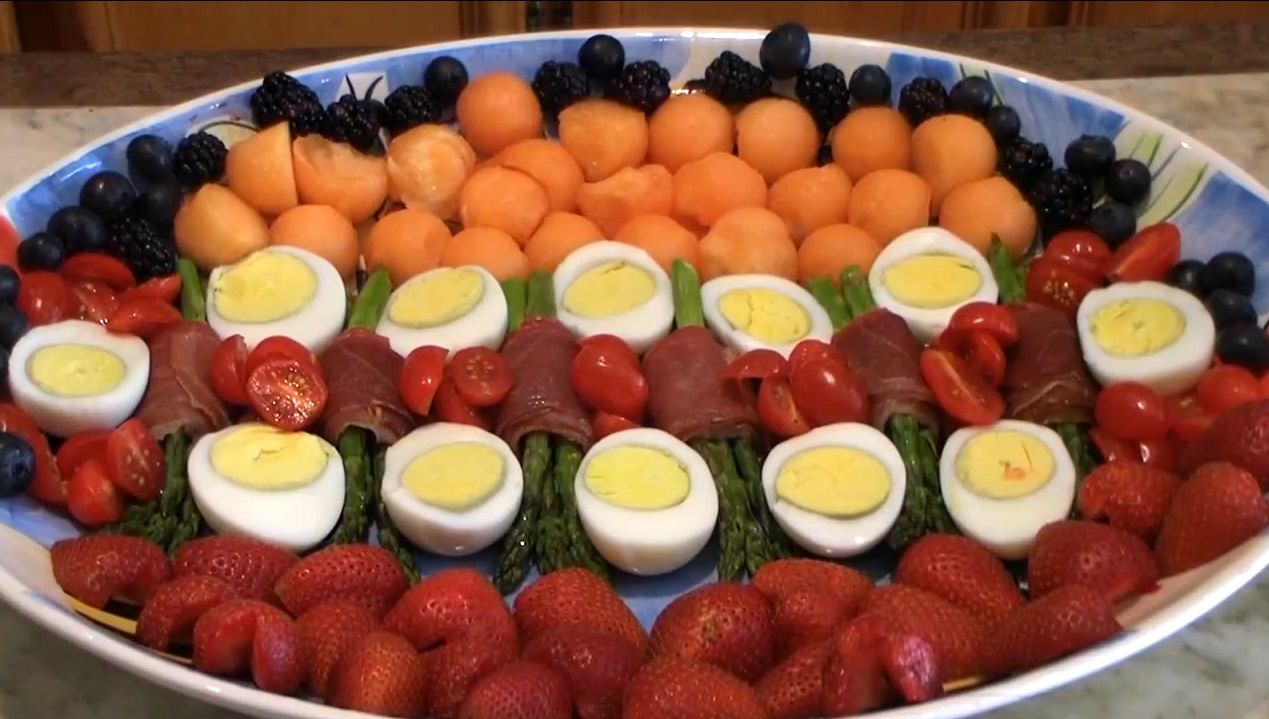 How to Make Asparagus Prosciutto With Berries.