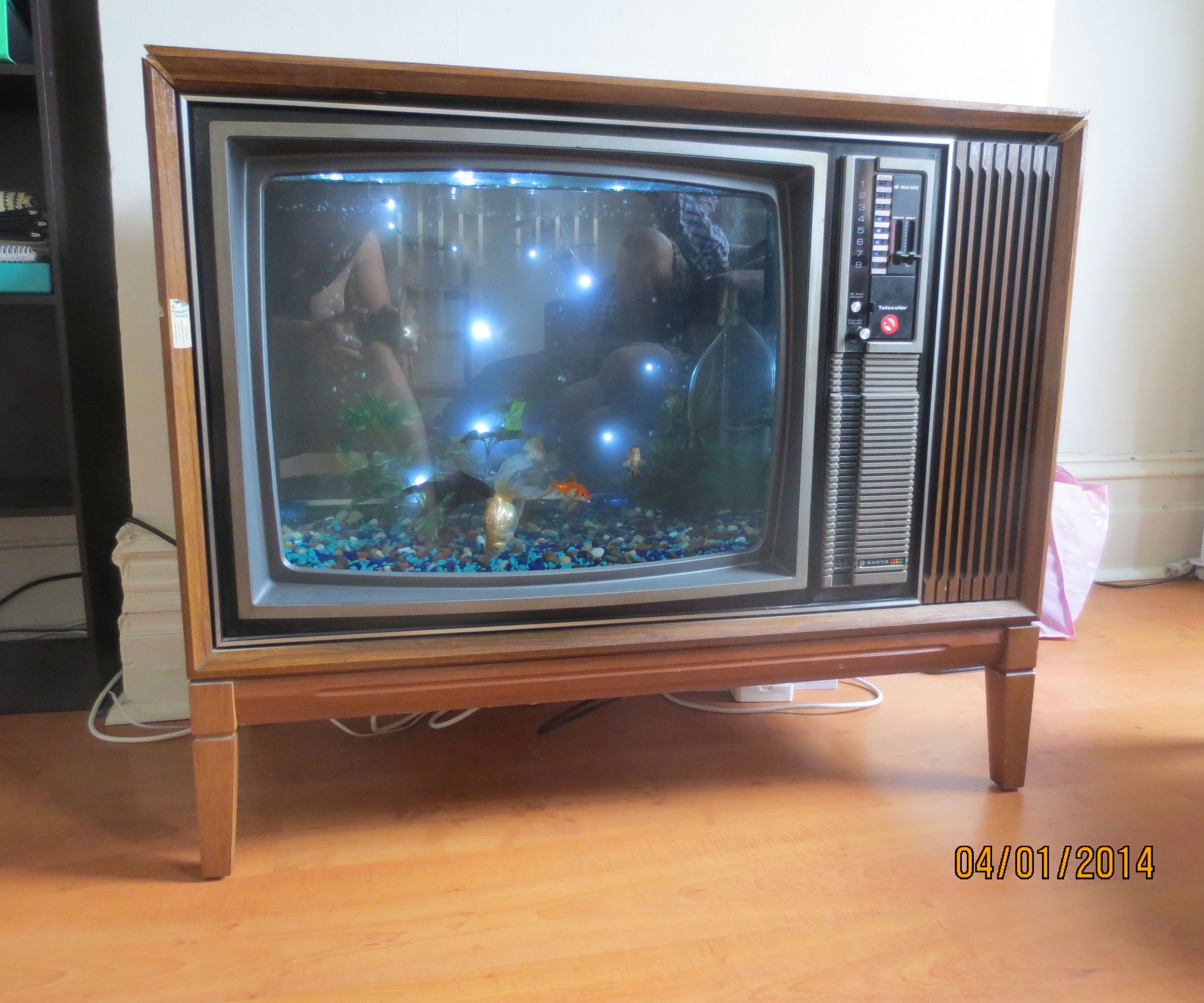 TV Fish Tank \ Aquarium