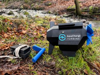 ภาพตัวอย่าง AquaCharge turbine และ hand crank generator