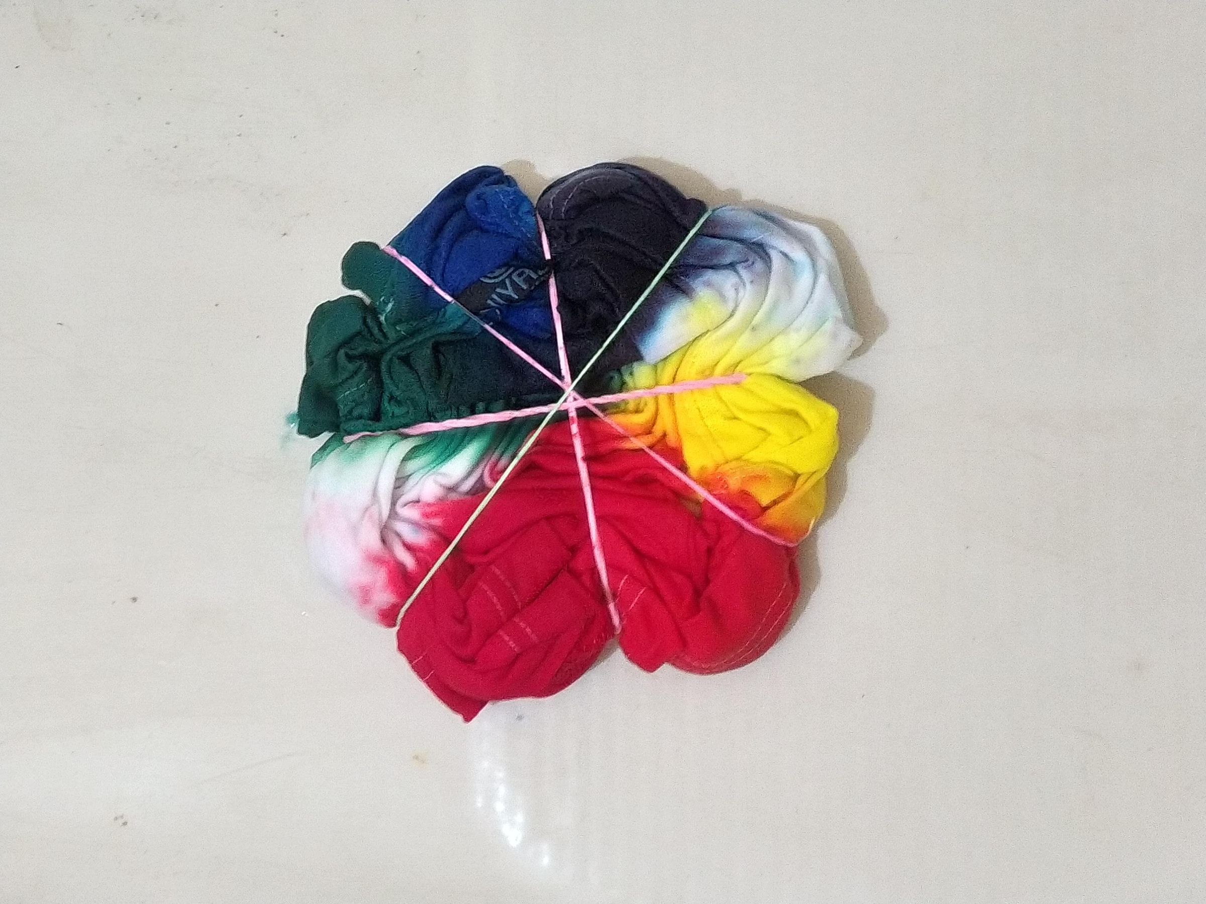 ano ang pangunahing hakbang sa tie dye