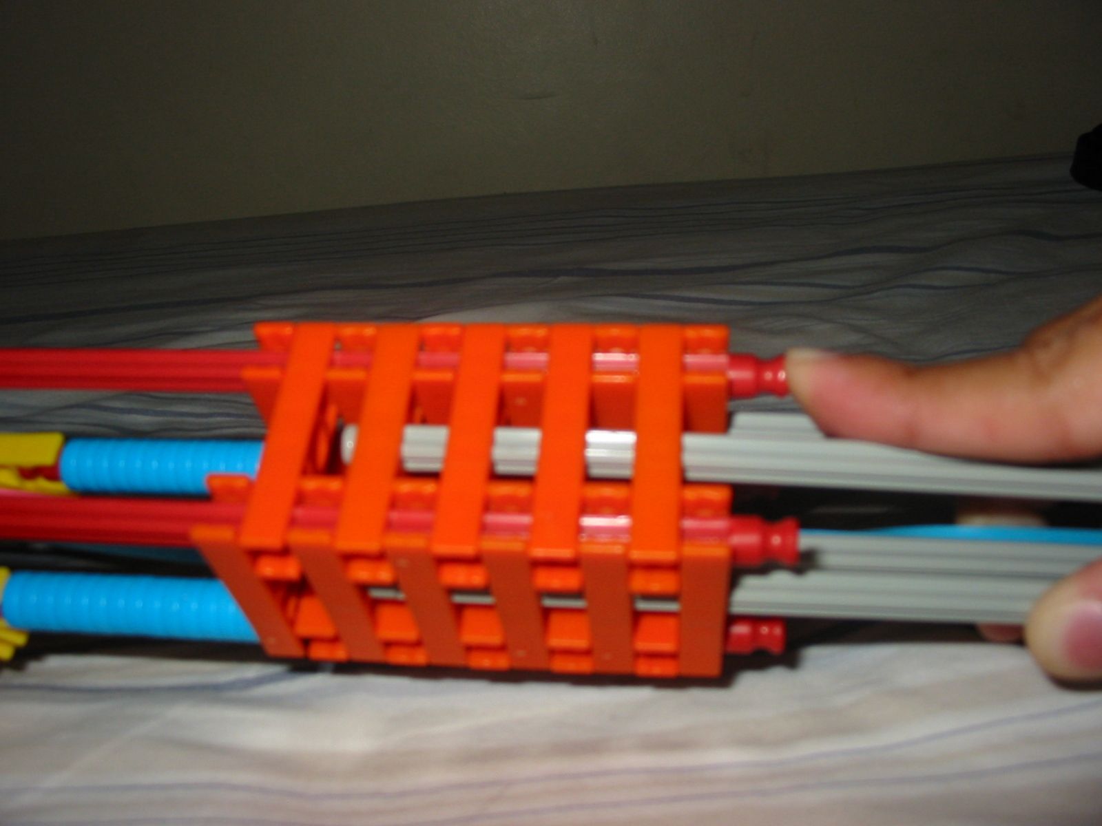 Almost Indestructible Rubber Band Powered K'nex Gun 6 Steps