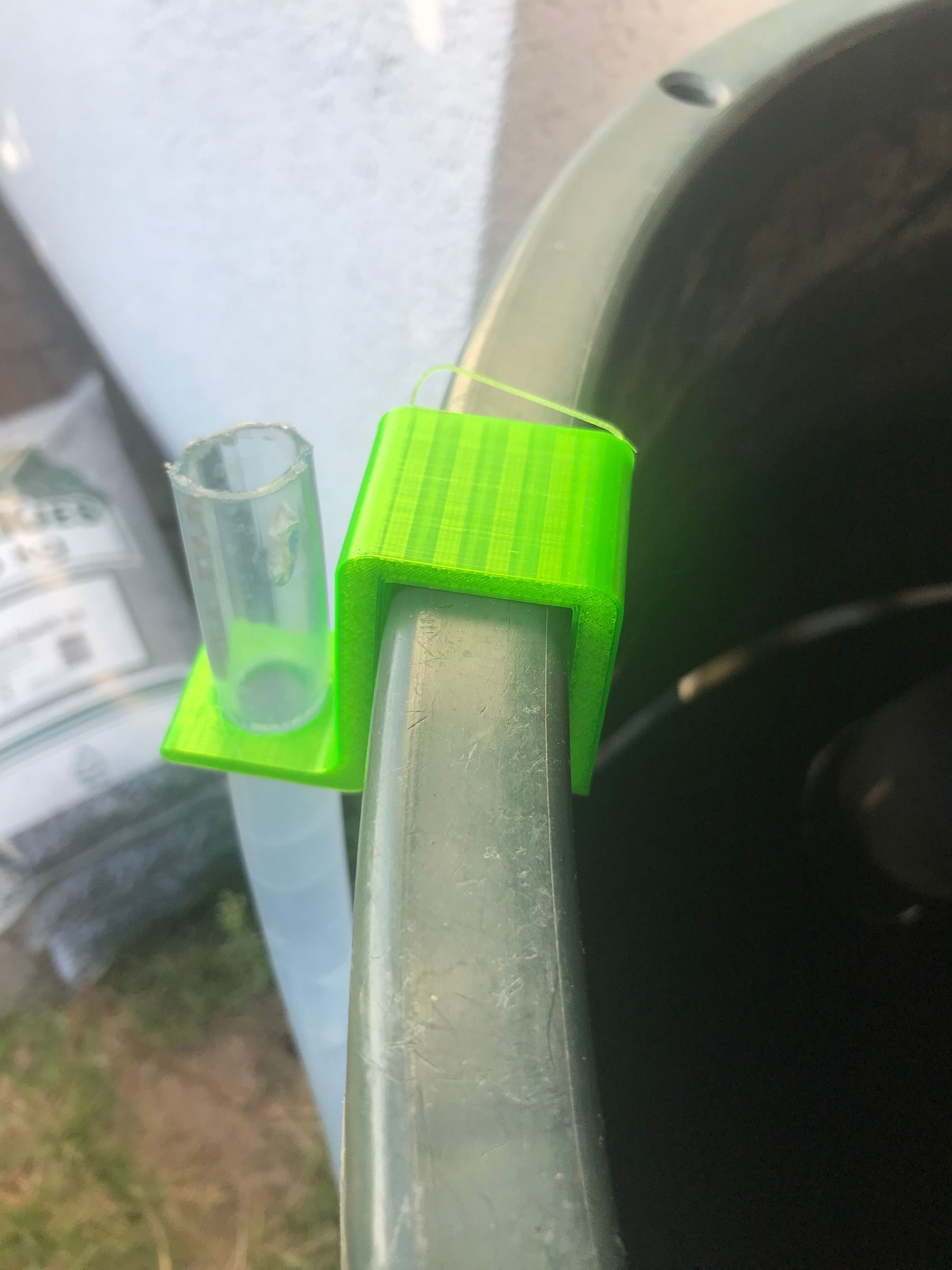 Self Watering Hedge and Flower Bed With Rain Barrels 7 Steps