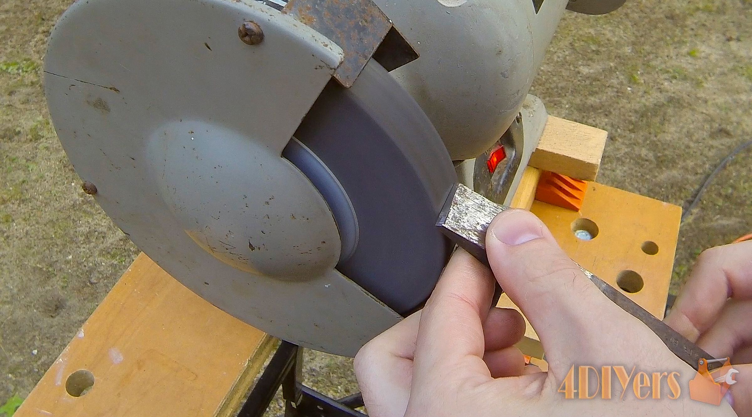 How to Sharpen a Metal Chisel : 3 Steps (with Pictures) - Instructables