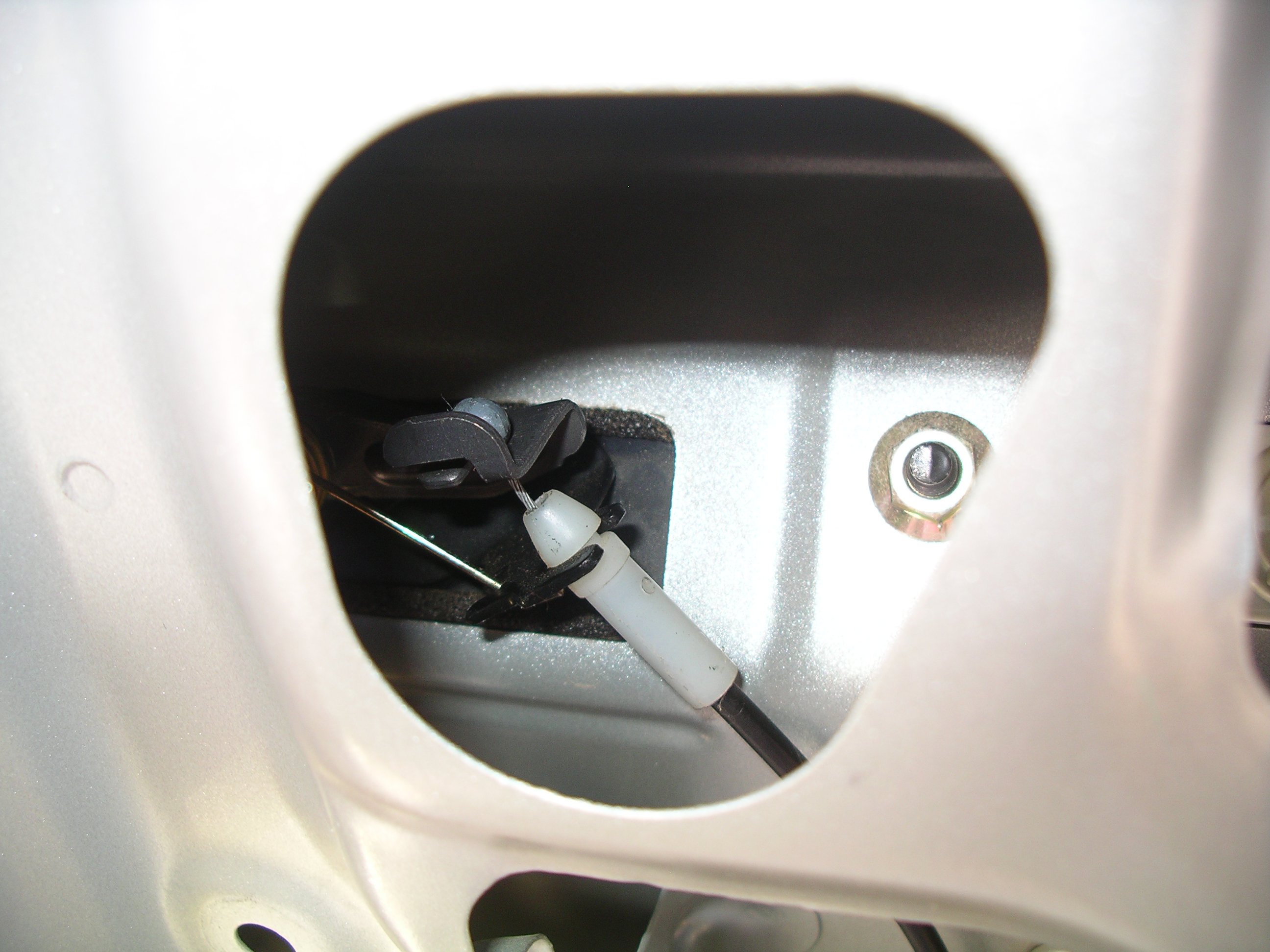 Fix Toyota Tarago/Previa Jammed Reardoor Latch (with Door Closed) 6