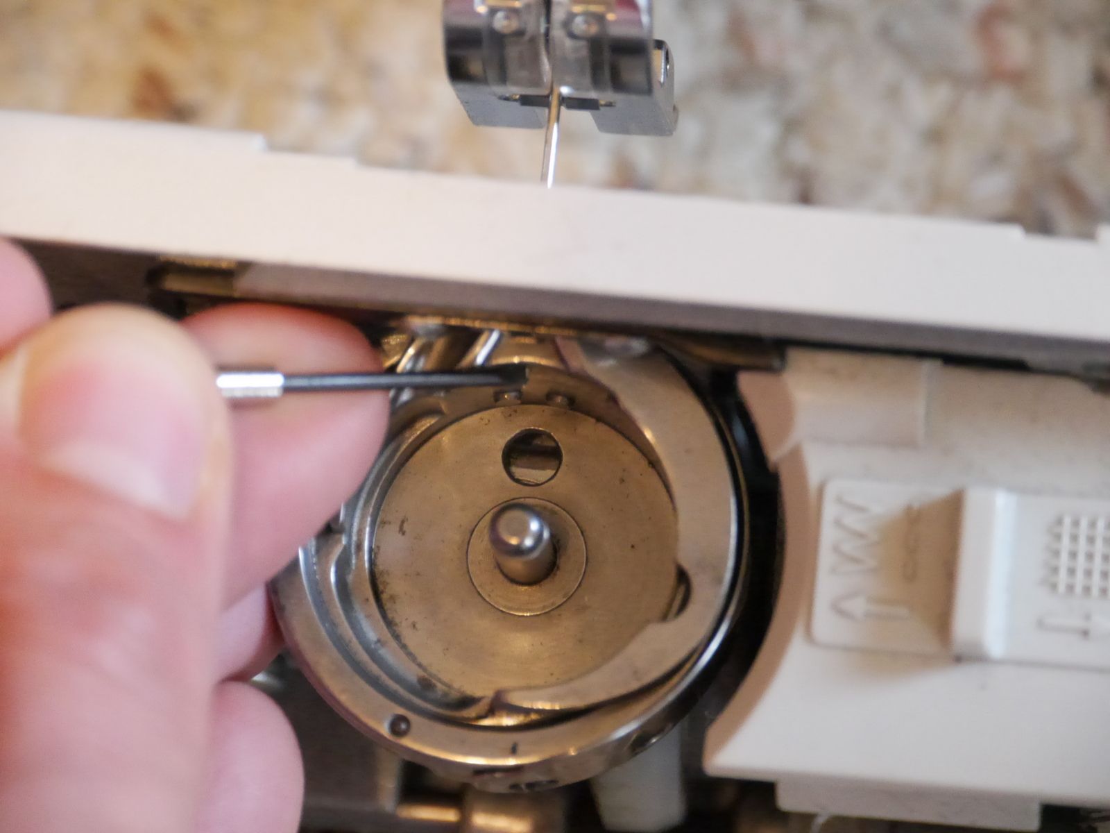 Adjust Timing on Pfaff 2030 Sewing Machine 8 Steps (with Pictures