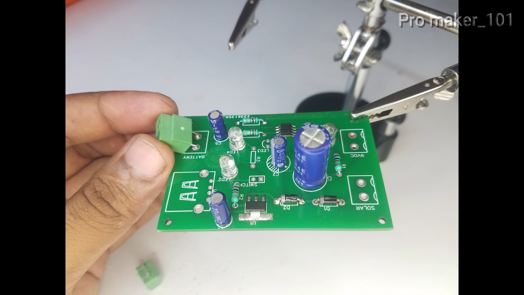 DIY Solar Mobile Charger / 18650 Battery Charger : 13 Steps Circuit Diagram