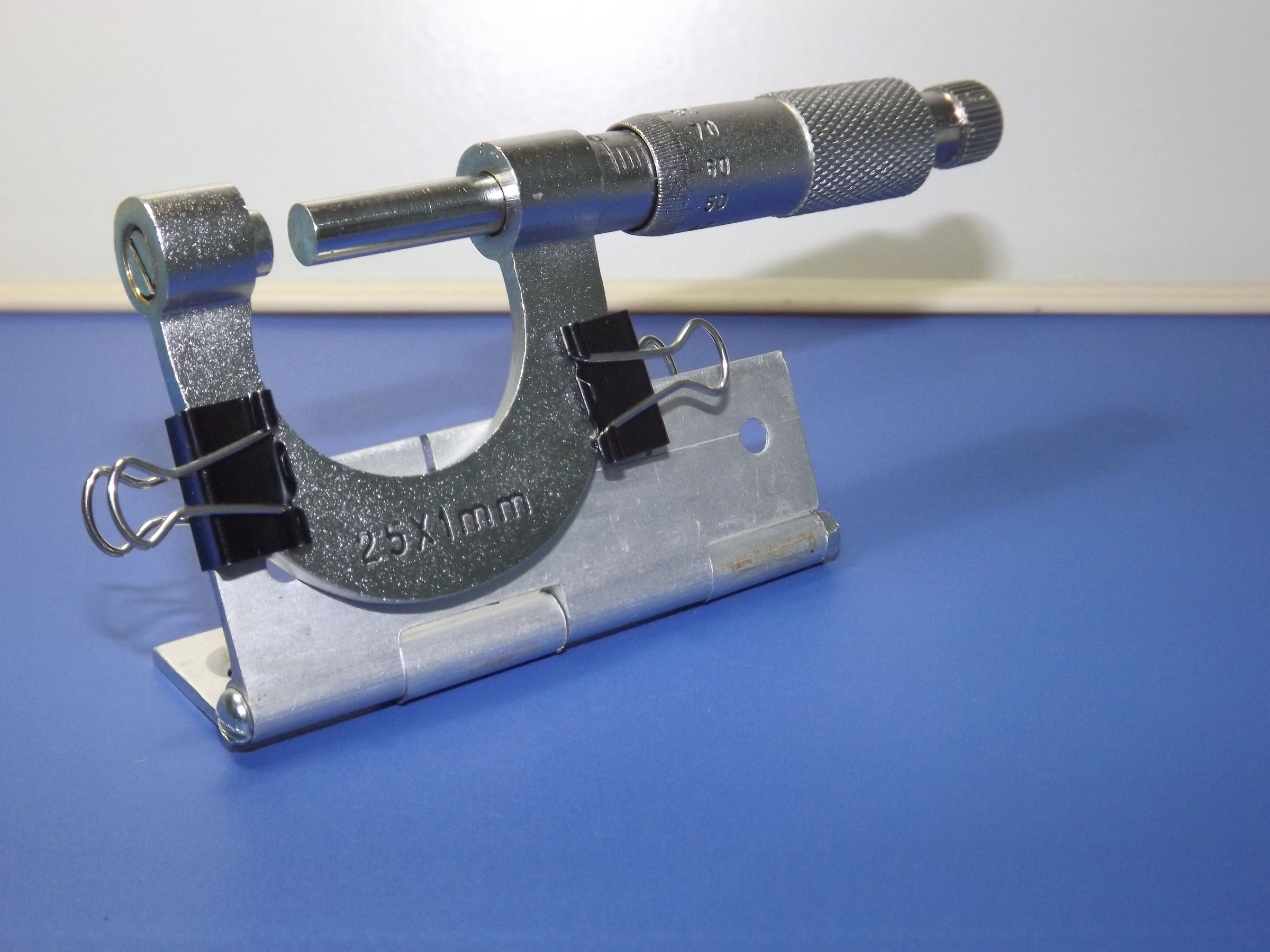 I-CAN-HOLD: MULTIPURPOSE PCB HOLDER