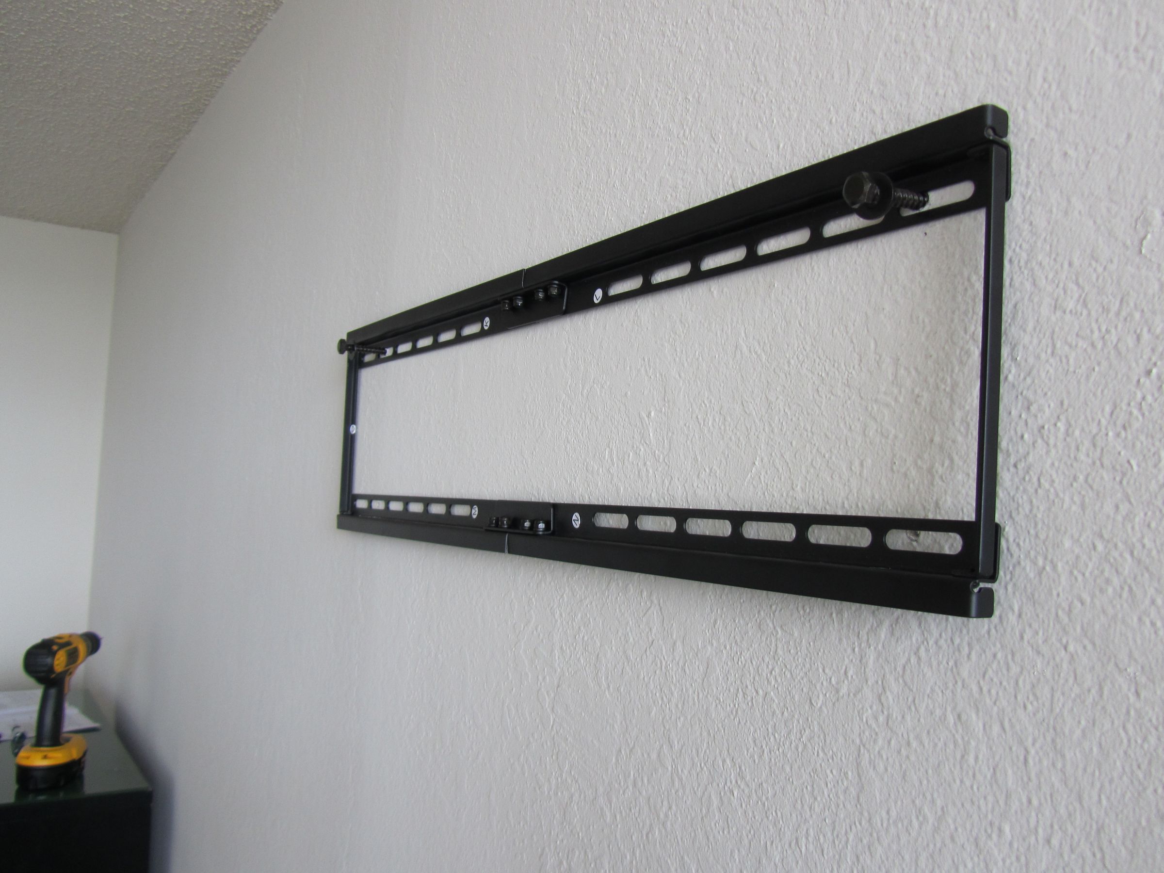 How to Wall Mount a Television (using a Cheetah Mount) 8 Steps (with