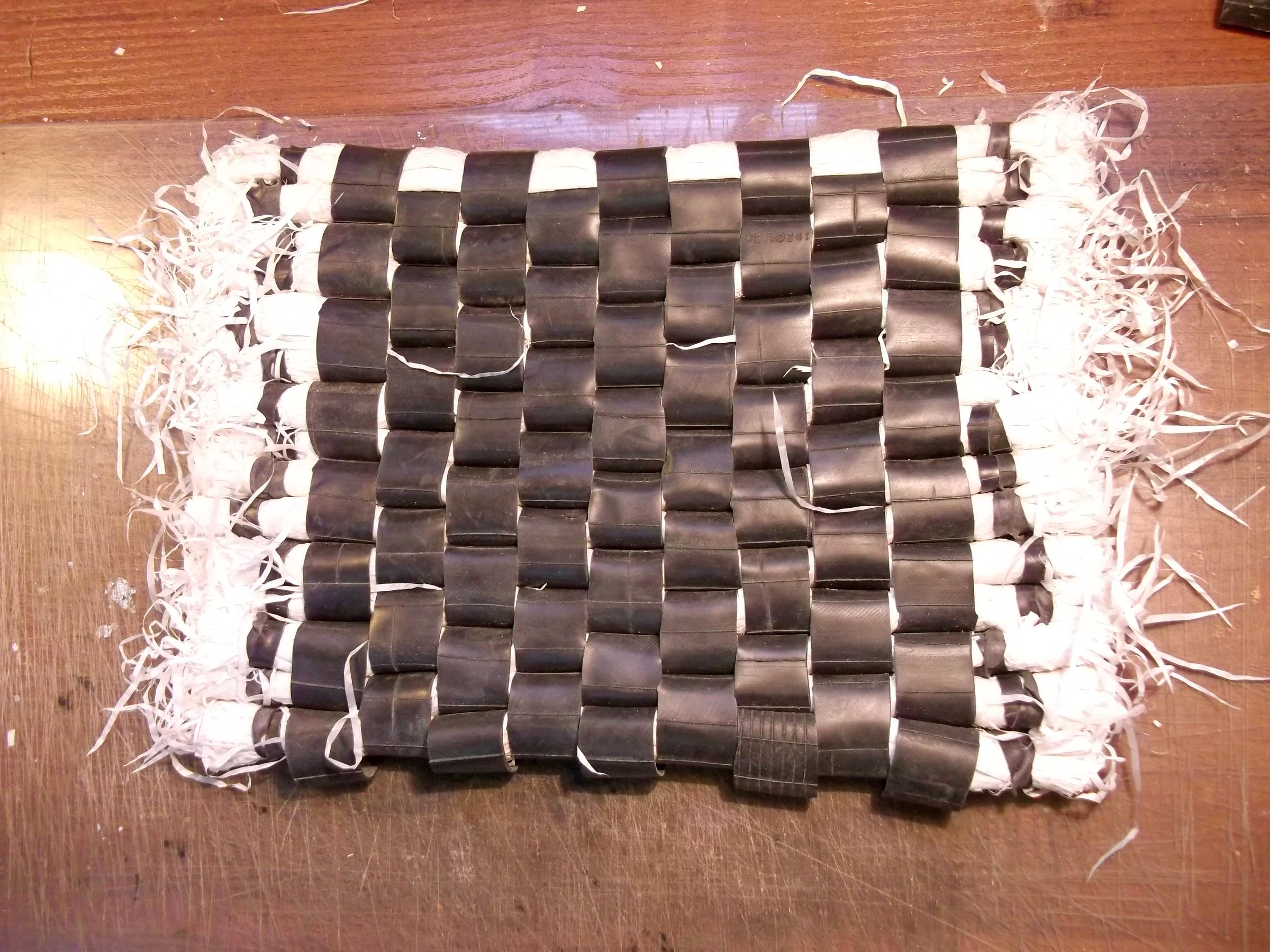 Inner Tubes + Plastic Bags Woven Rug #2 : 13 Steps - Instructables
