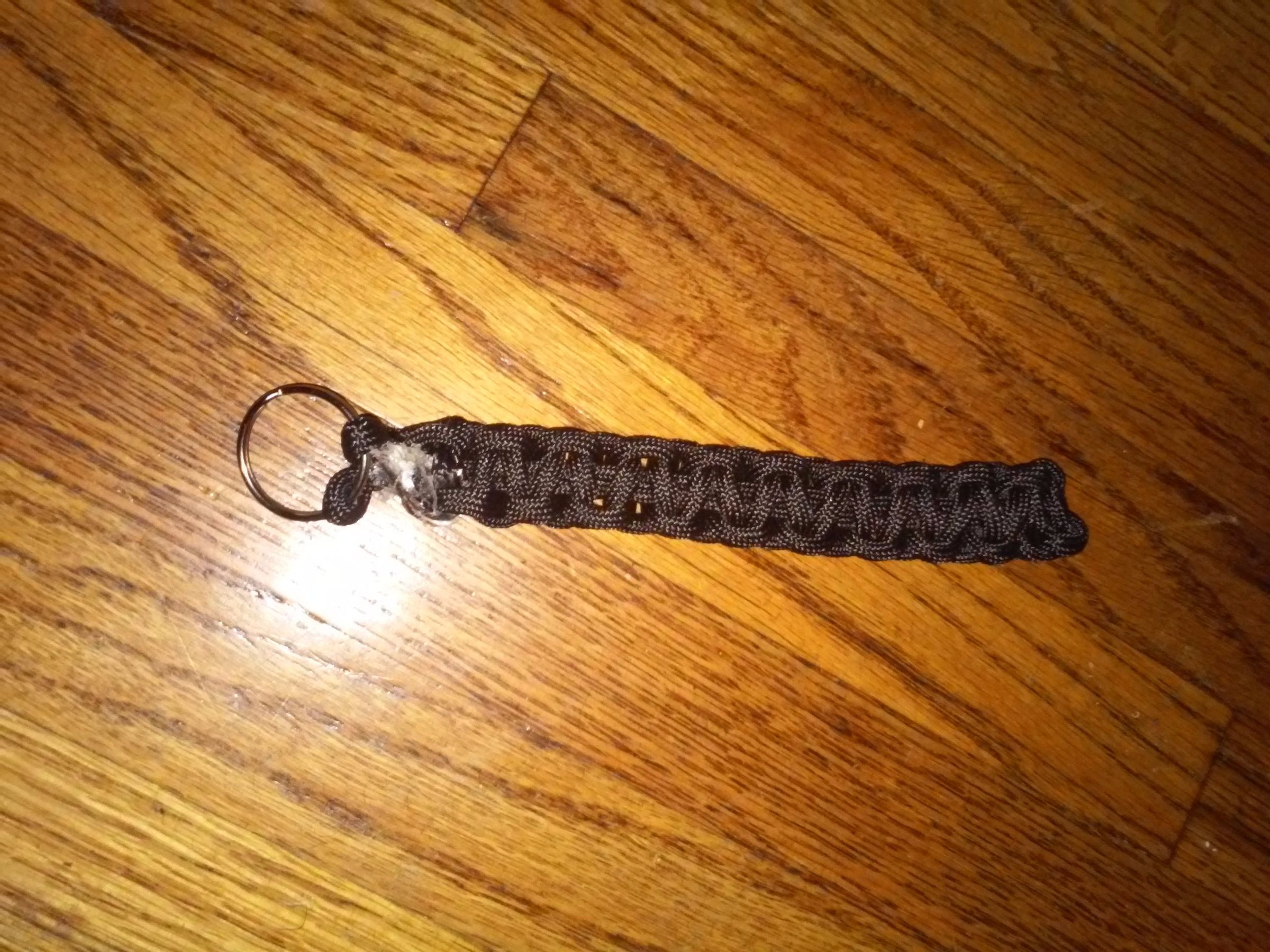 DIY Paracord Keychain (Cobra Weave) 4 Steps (with Pictures