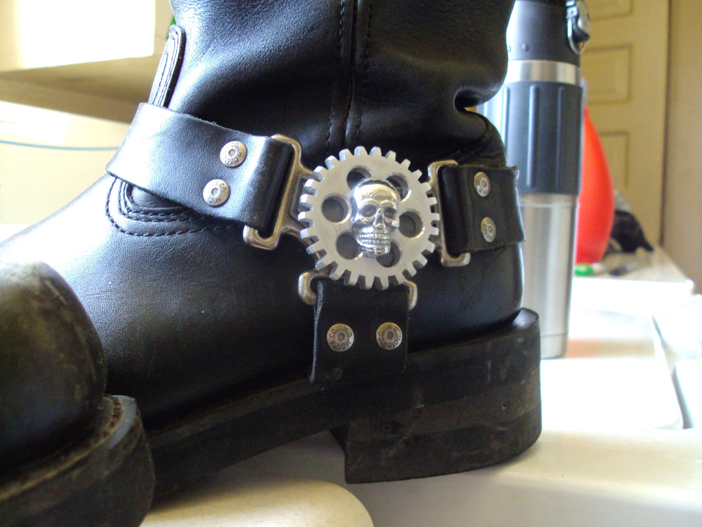 "GEAR HEADZ" Change the Look of Your Boots or Whatever 8 Steps