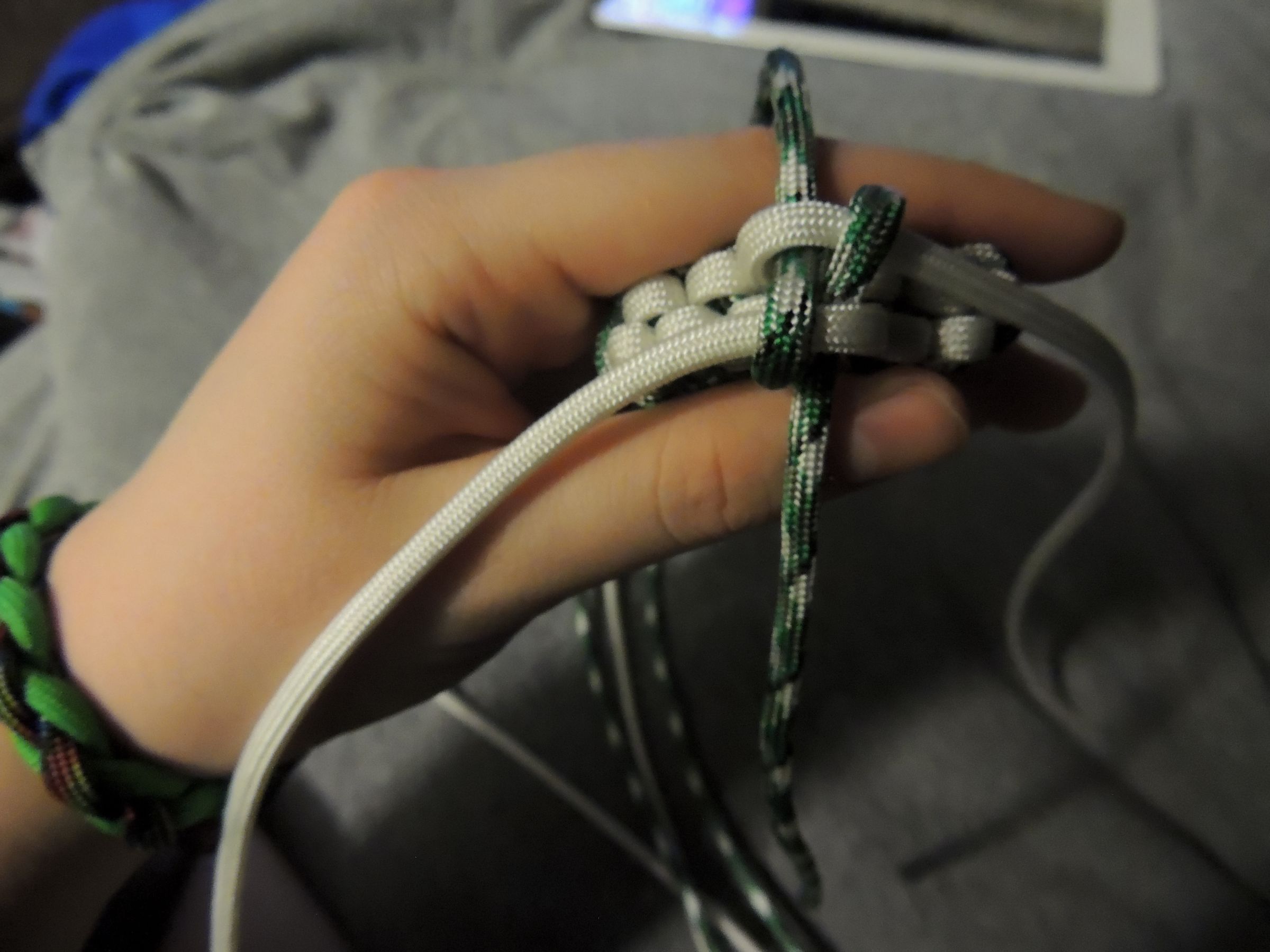 Paracord Cross (Square Braid) 10 Steps Instructables