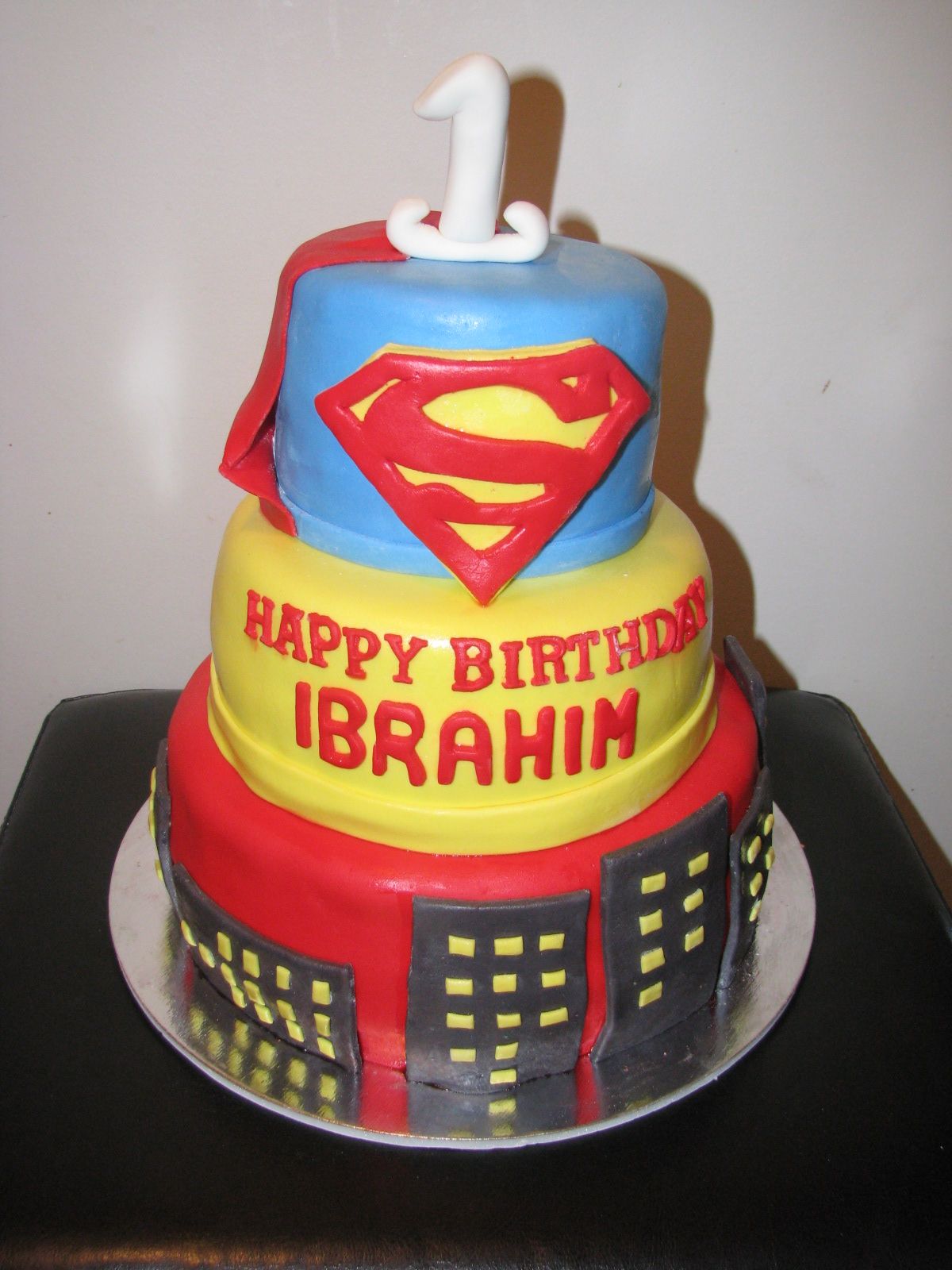 superman cake+ cupcakes