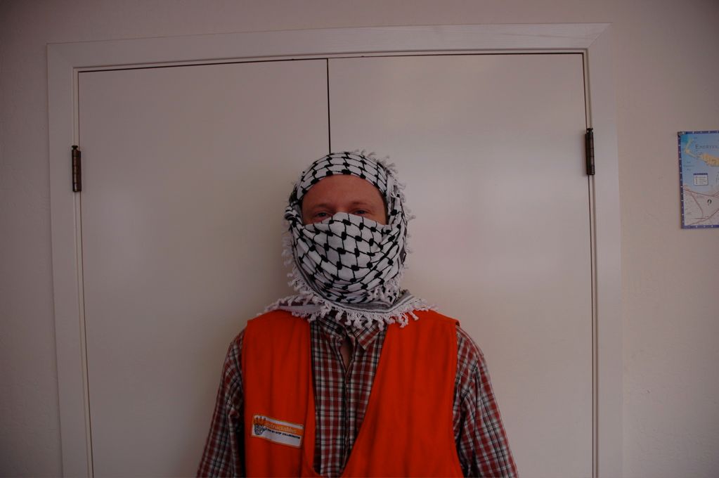 How to Wrap a Keffiyeh