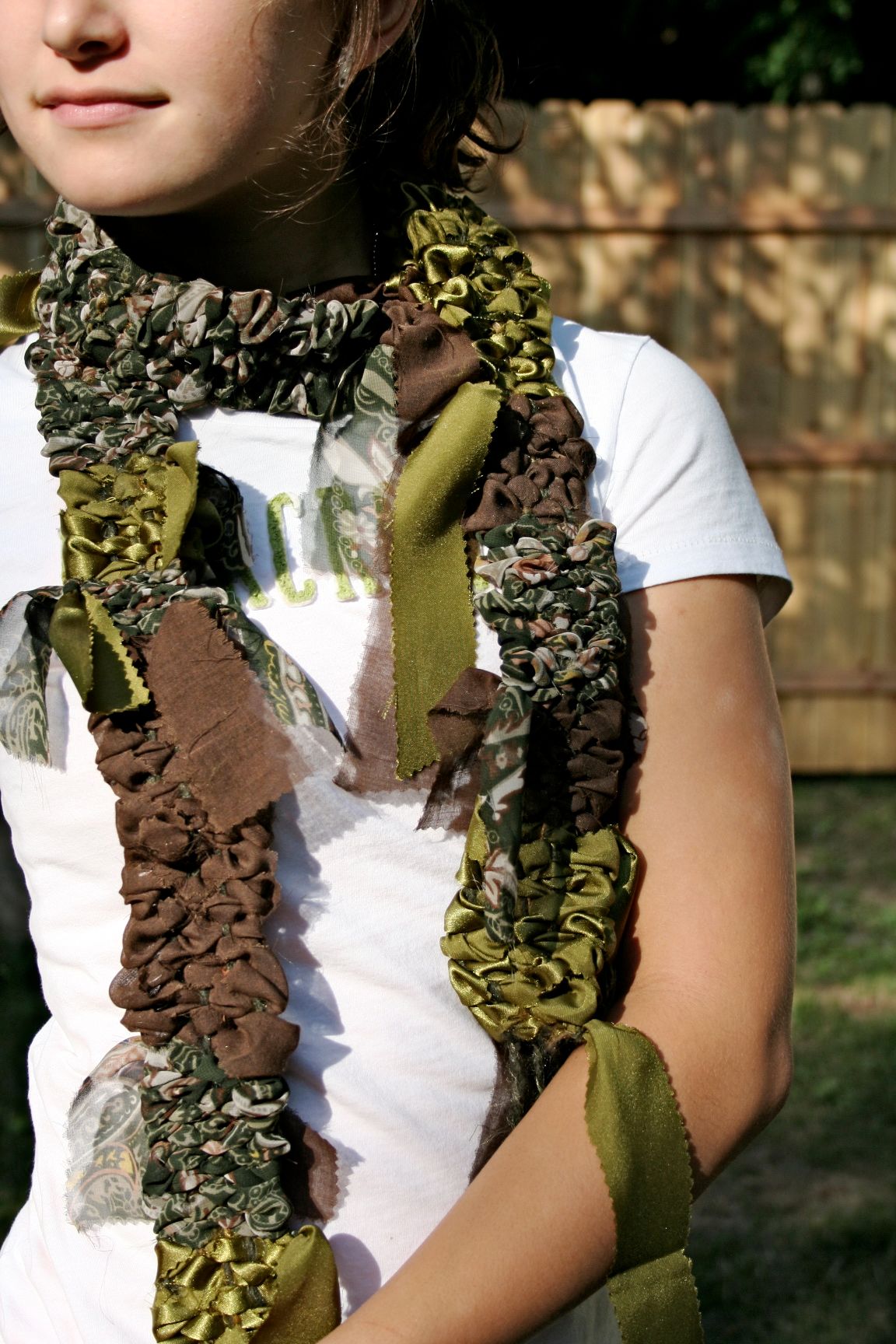 How to Make a Loom & Weave a Fabric Scarf