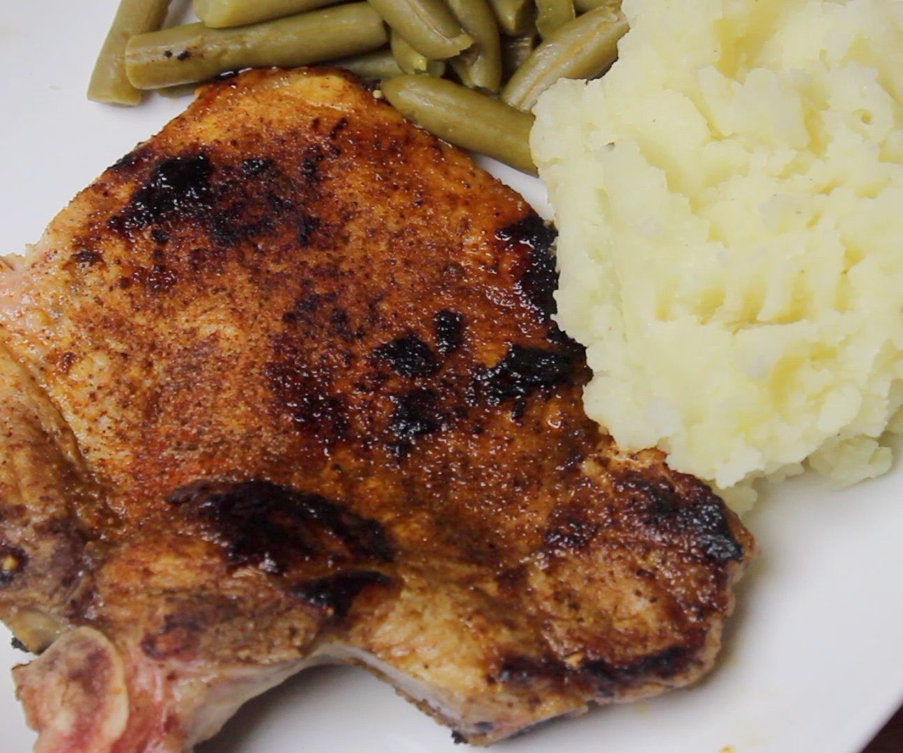 Dry-Rubbed BBQ Pork Chops