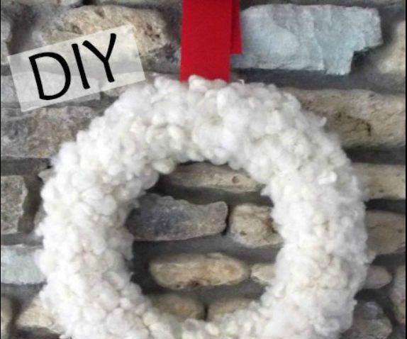 Easy DIY Wool Christmas Wreath!