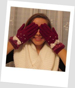 DIY Winter Red Bow Gloves