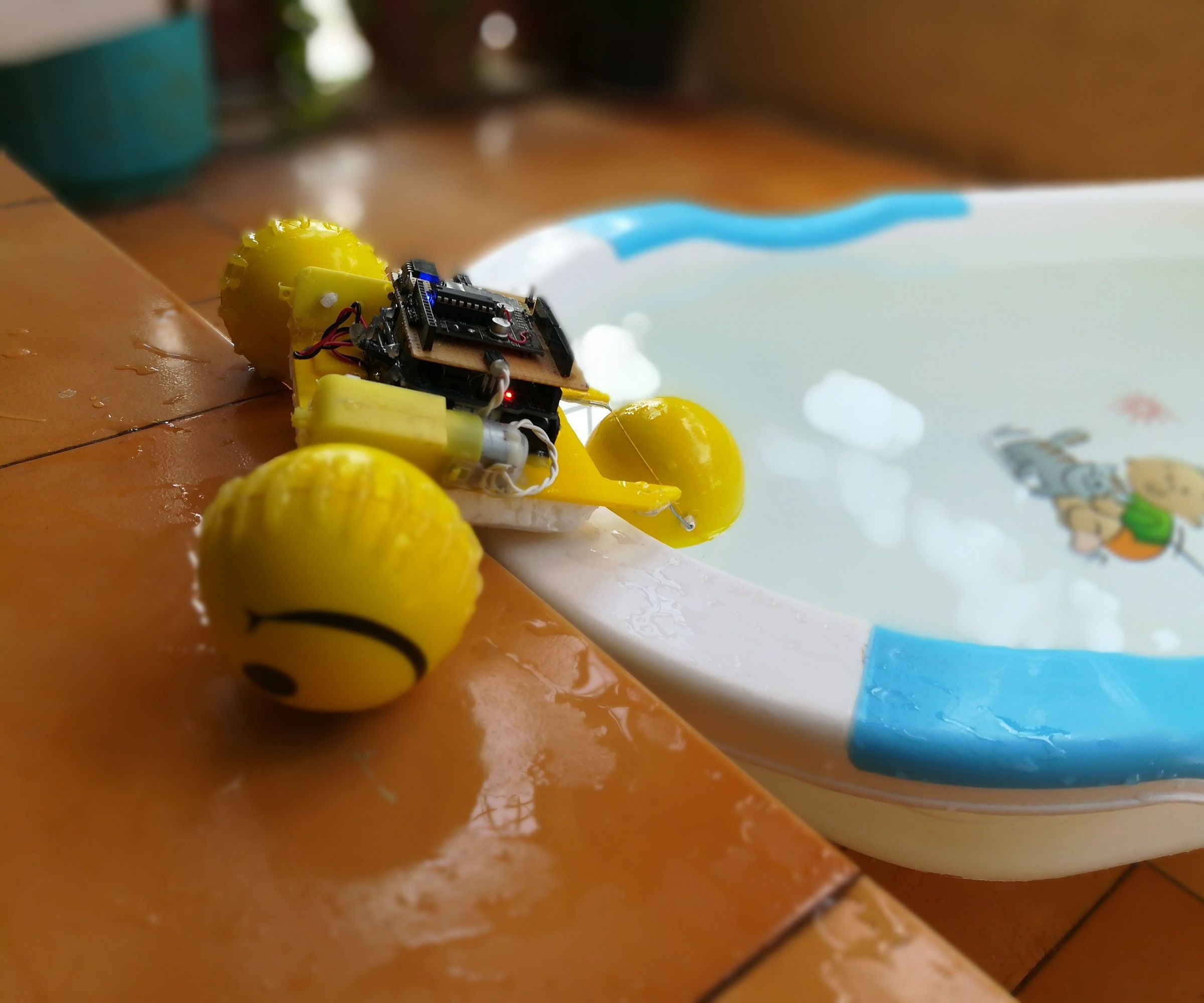 How to Make a Remote Controlled Robot Car Which Can Move on Land and Water Both With Special Wheels