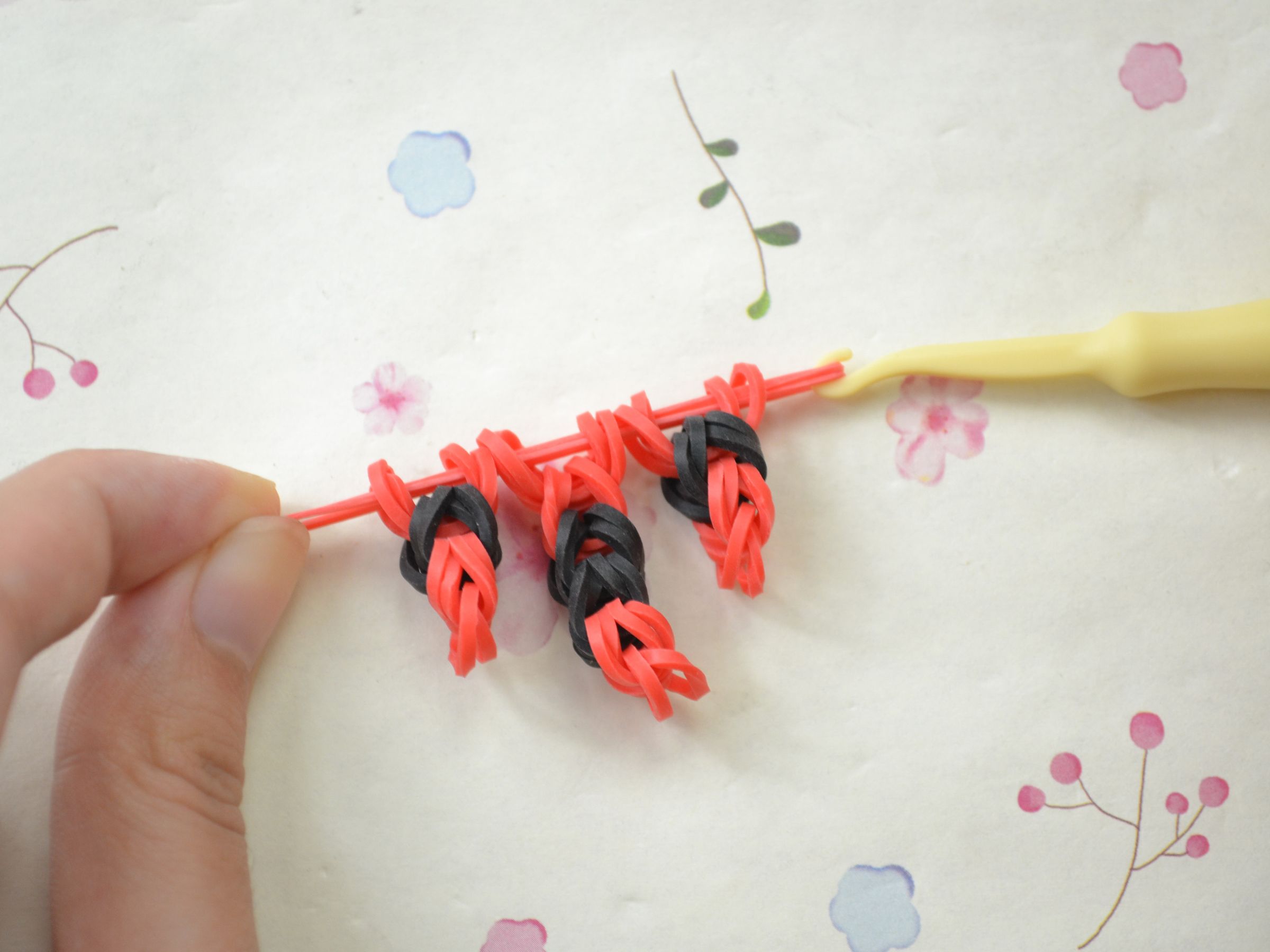 2 Steps Tutorial to Make Simple Rubber Band Cross Earrings Without a