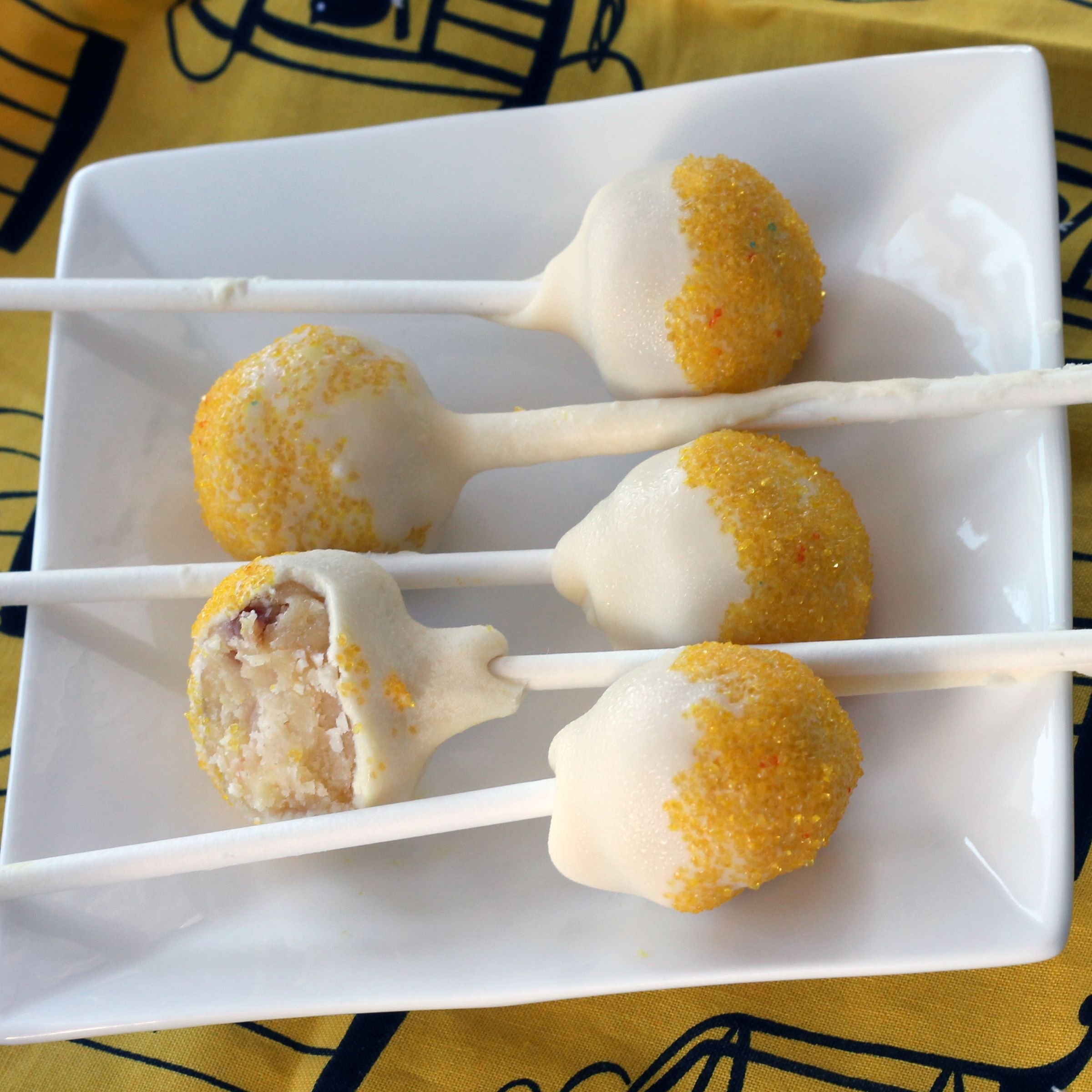Lemon Cream Cookie Cake Pops