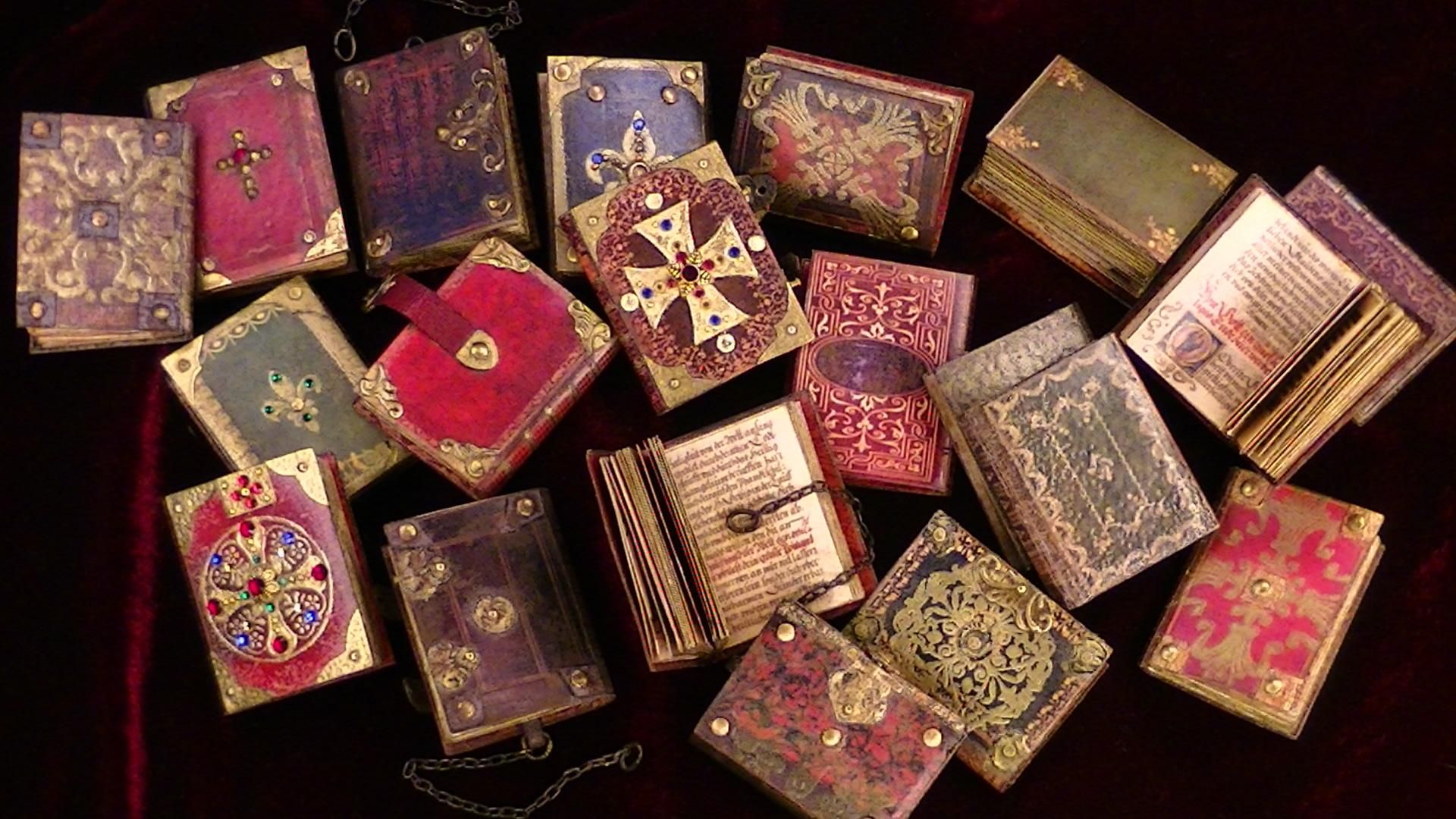 📖📕 DIY Miniature Books Bookbinding Video Tutorial With Free