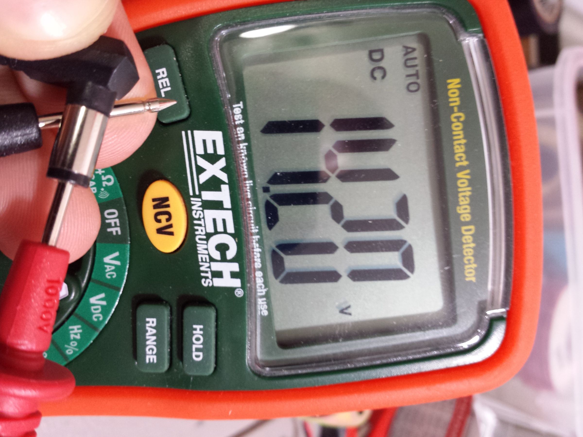 Building a Super Simple Regulated Bench Power Supply From an Old