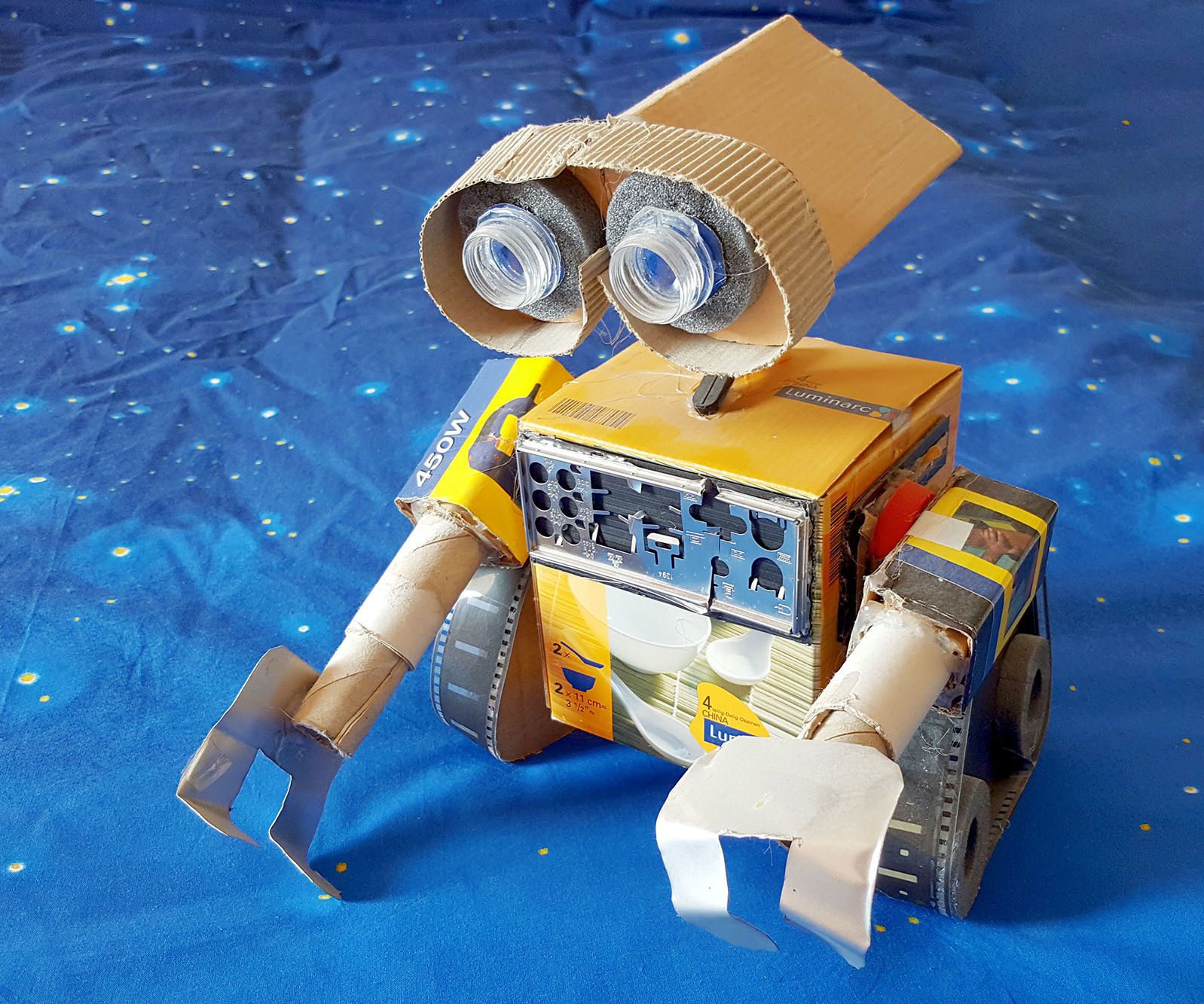 Wall-E Made From Materials Found Around the House!