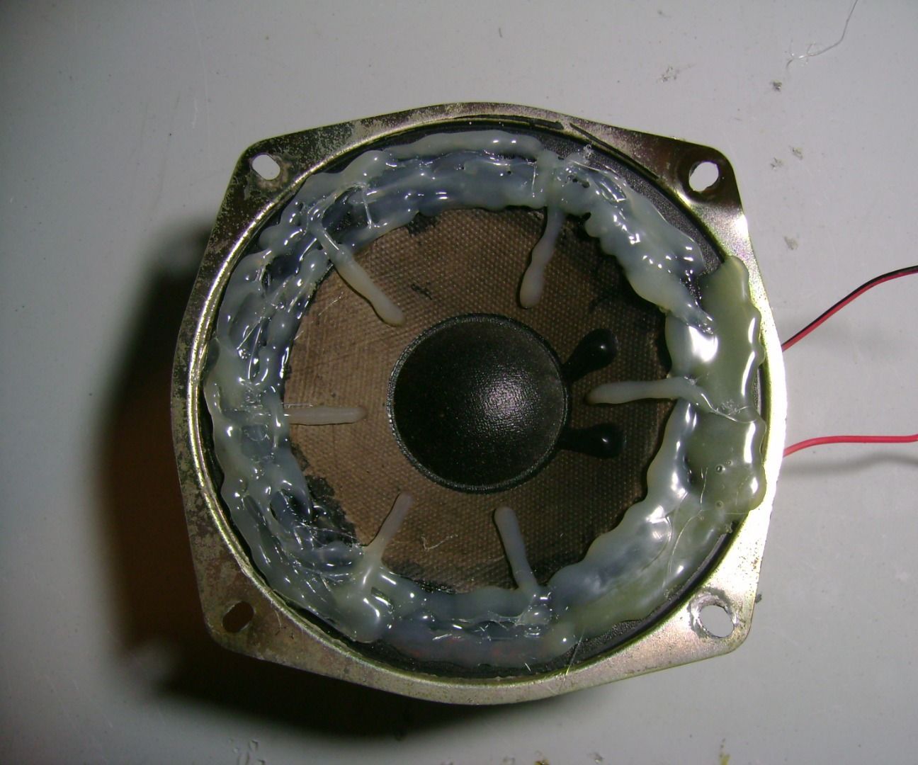 Repair cracking car speaker