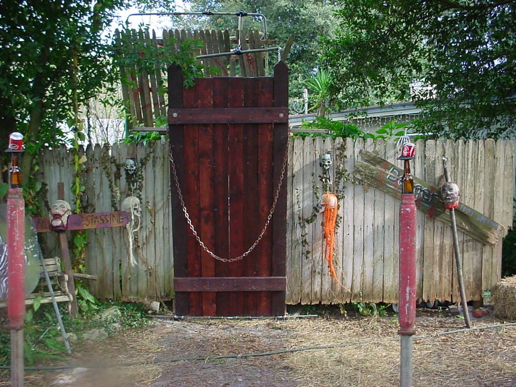 How to Haunt a Yard With Help From Instructables (edited With New Pictures)