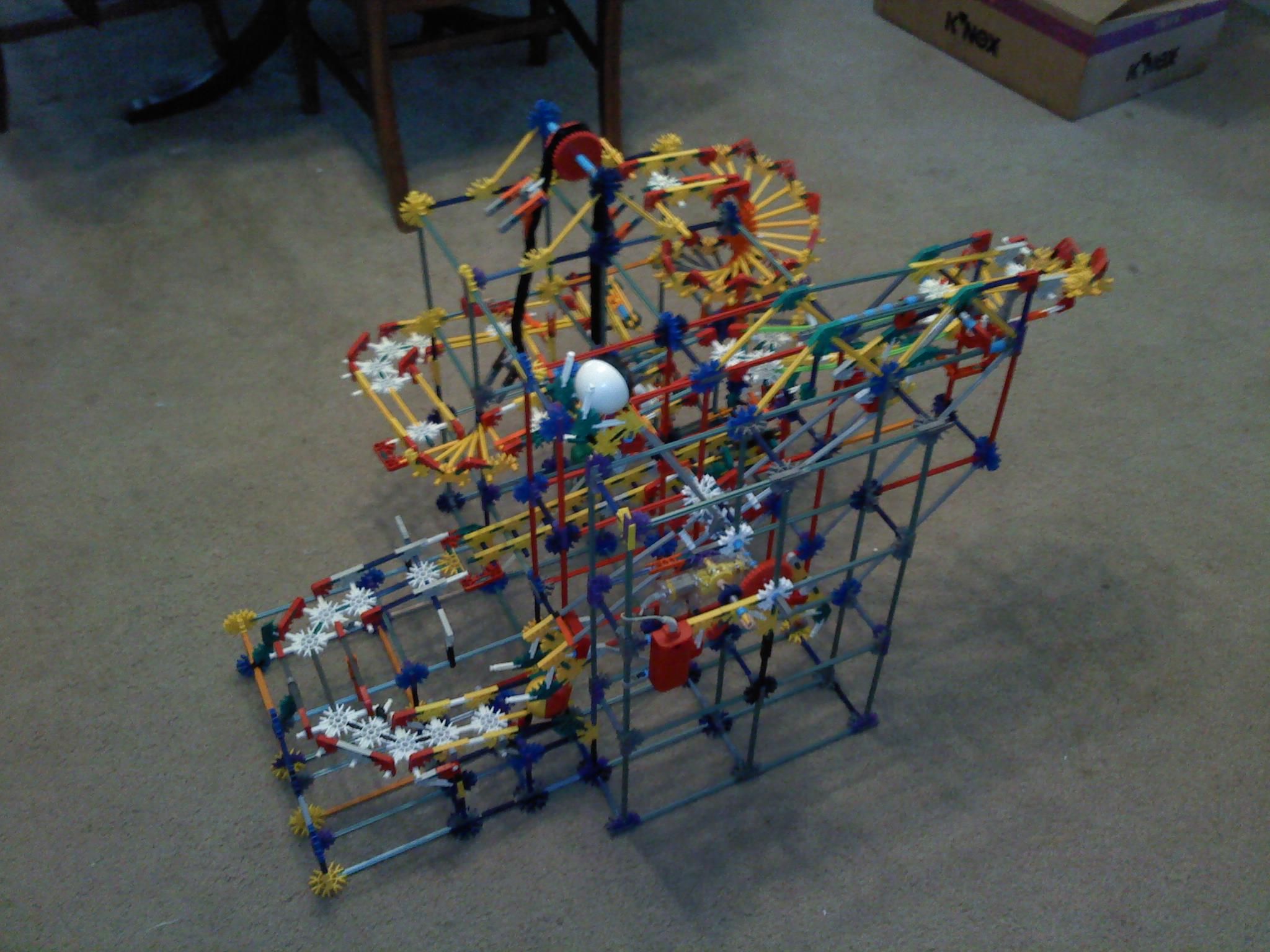 Criss-Cross Ball Machine