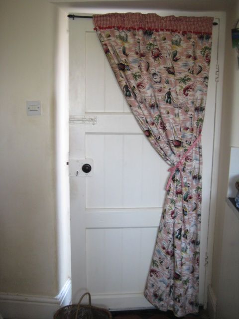 VINTAGE DOOR CURTAIN
