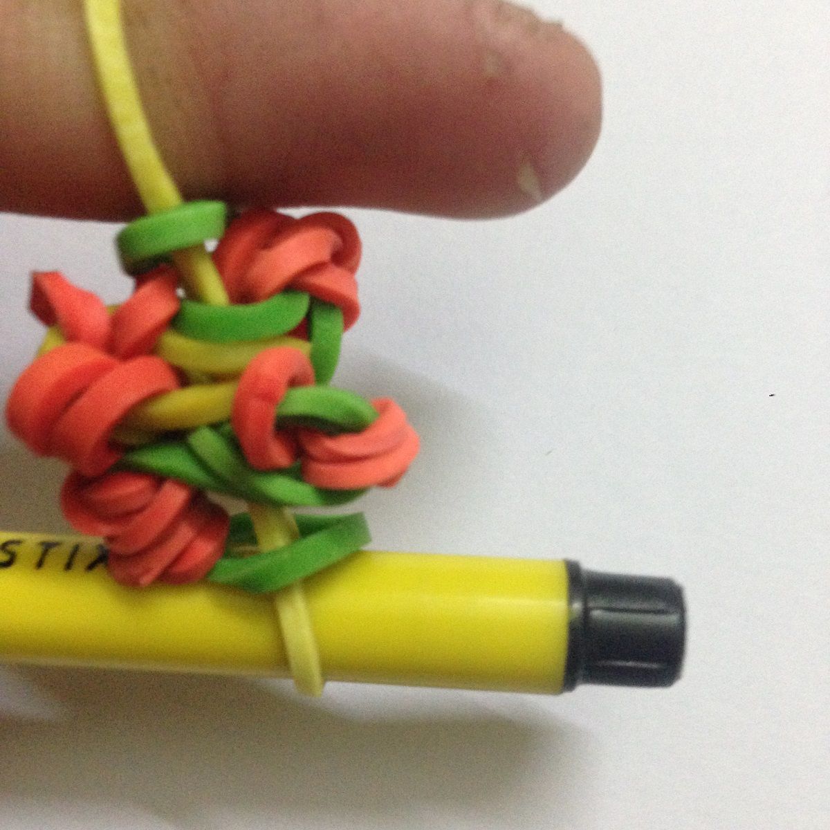 DIY Simple Rainbow Loom Flower Charm (Made With a Pen) 12 Steps Instructables