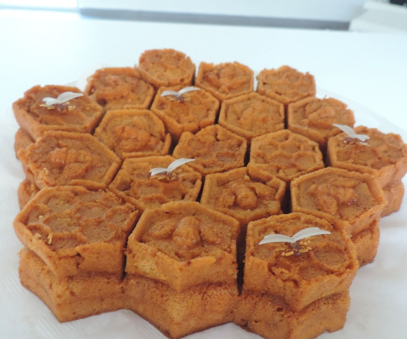 Honey bee cake look's beautiful