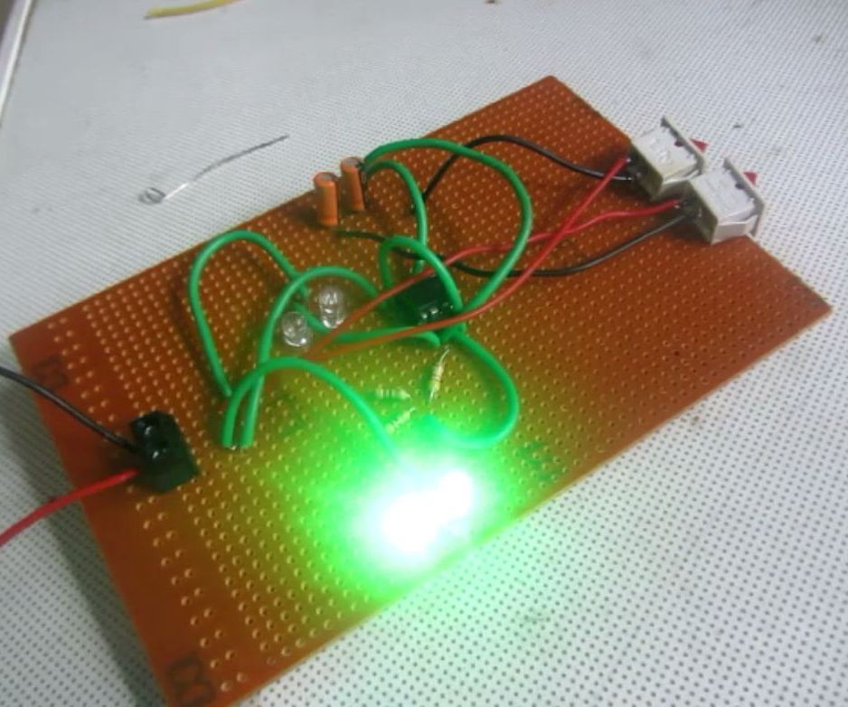 Flashing LED Railroad Lights Made With 555 Timer