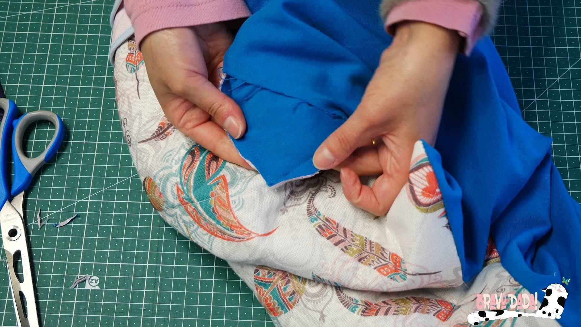 DIY How to Make a Quilted Sewing Machine Mat With Pockets and Thread