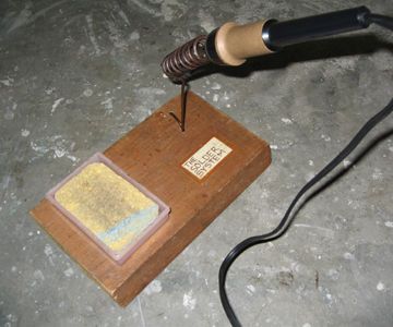 Soporte para soldador casero (casi gratuito)