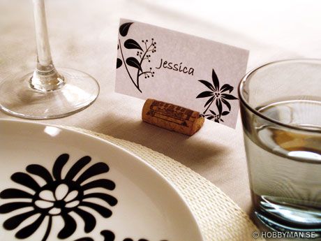 Winecorks turns into dinnercard holders.