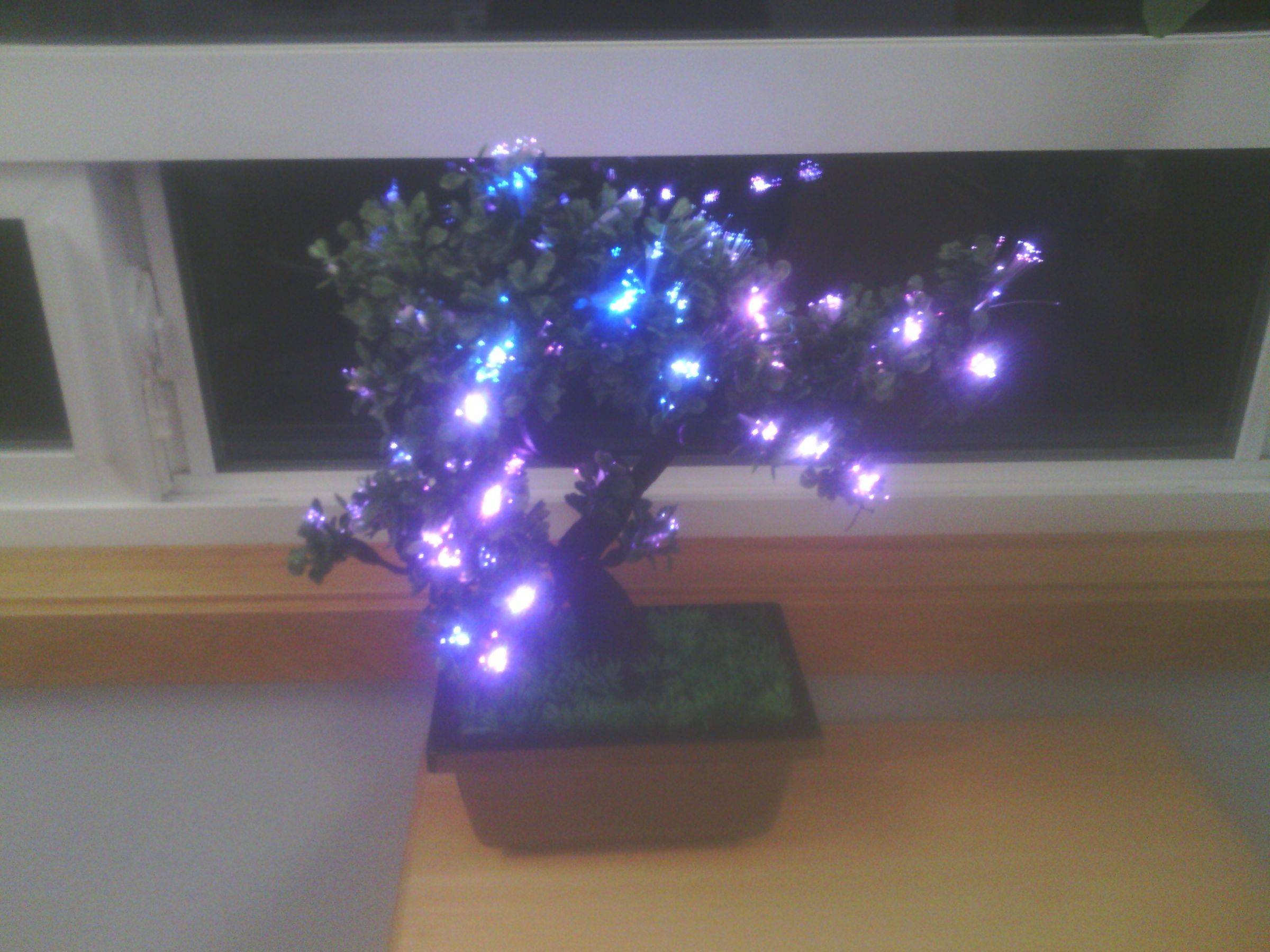 Improve Fiberoptic Display With LEDs and Micro-controller.