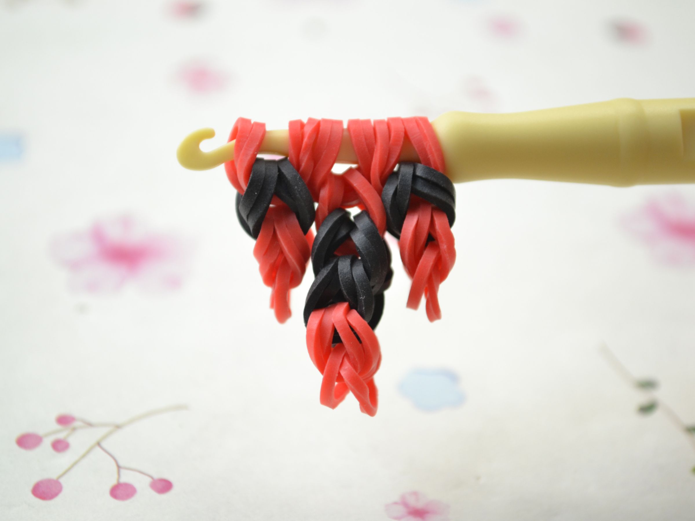 2 Steps Tutorial to Make Simple Rubber Band Cross Earrings Without a