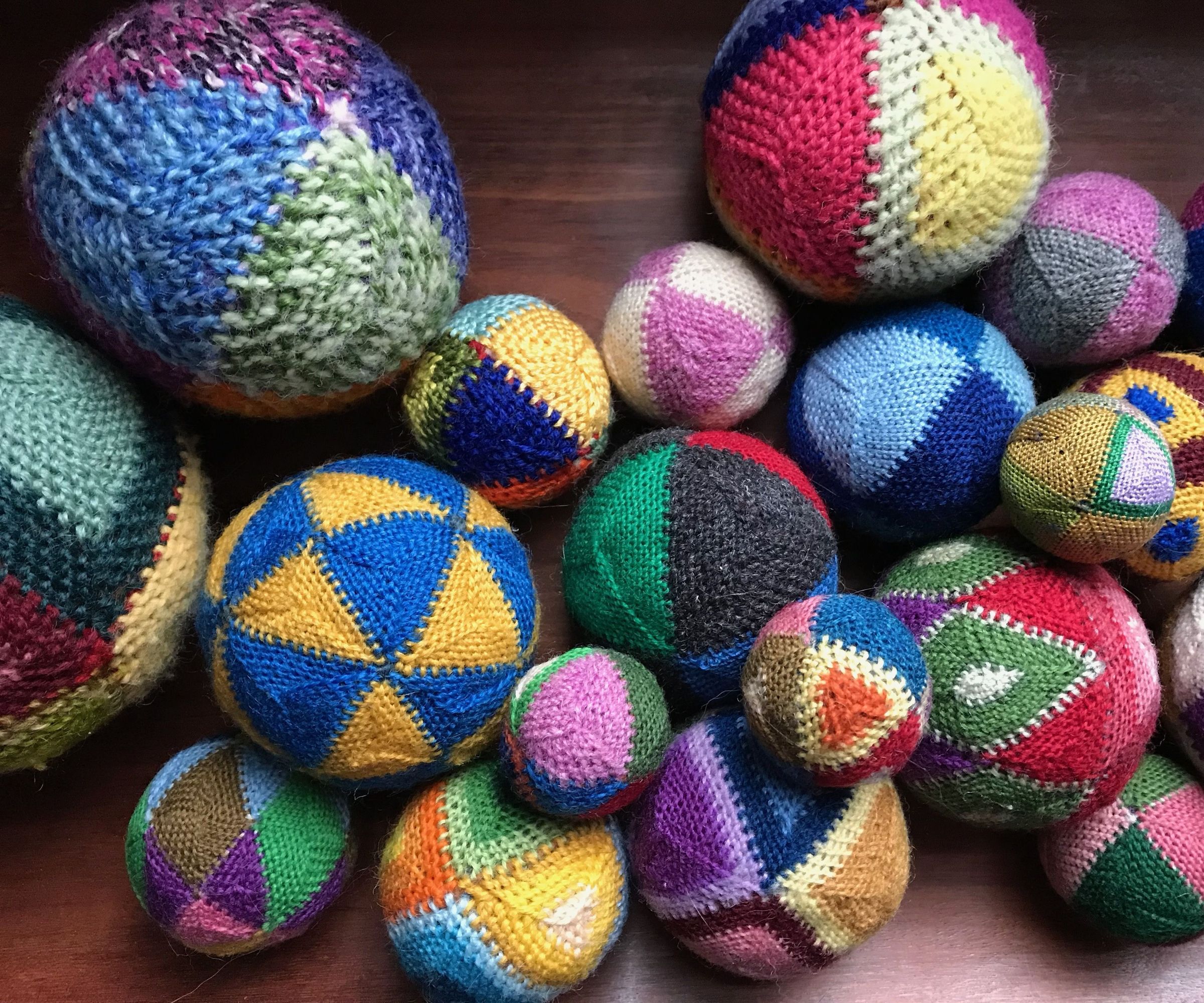 Singlade Balls From Yarn Scraps