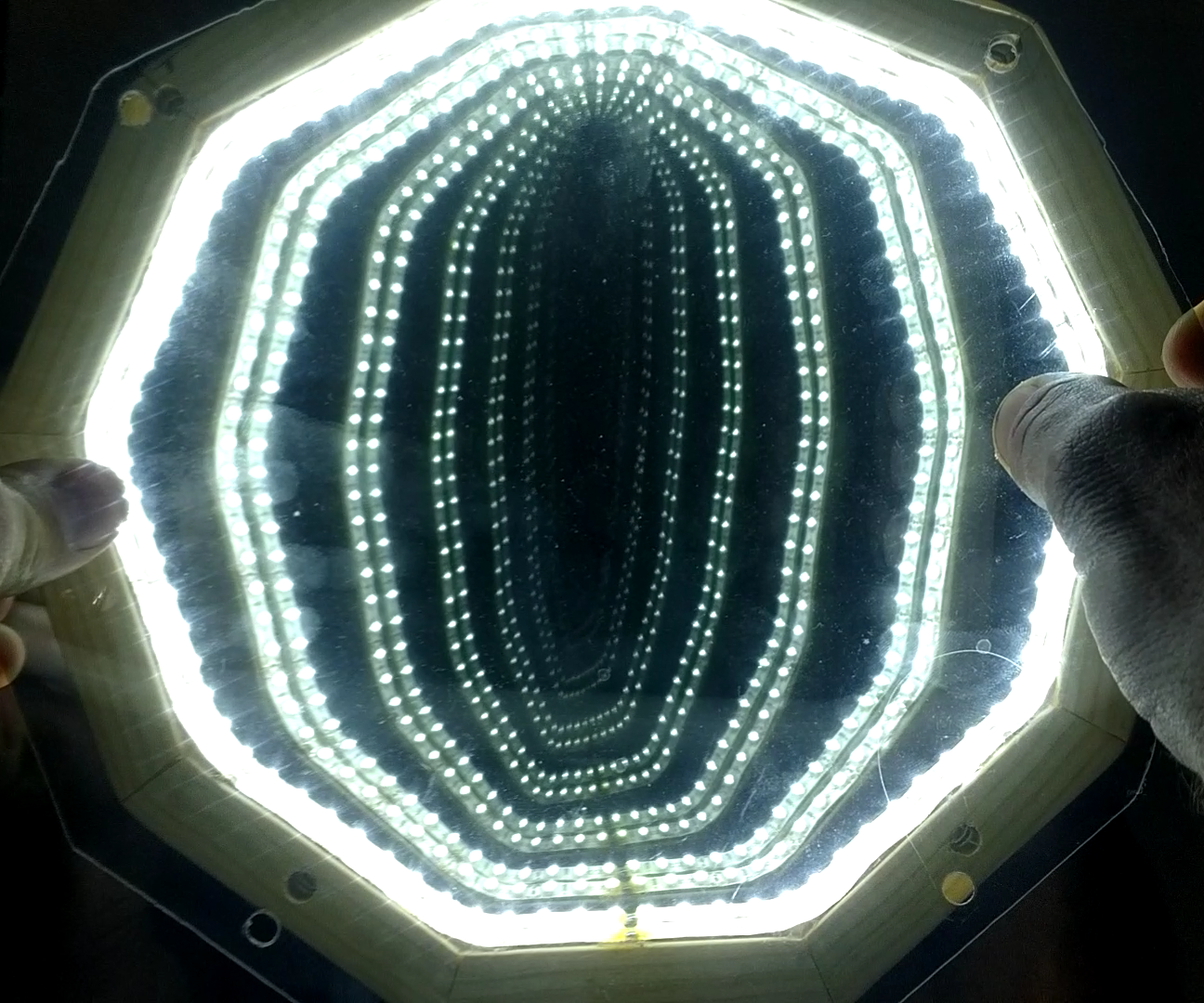 How Infinity Mirrors Work With Experiments 13 Steps Instructables